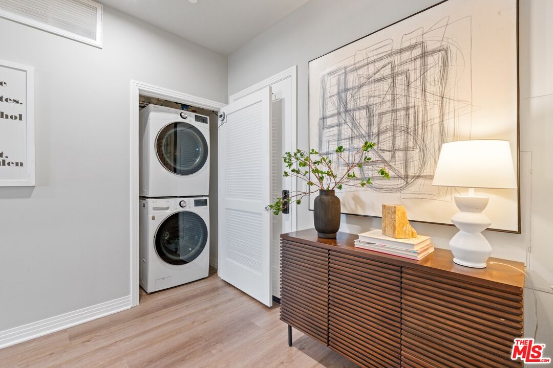 7428 Santa Monica Blvd Unit: 406