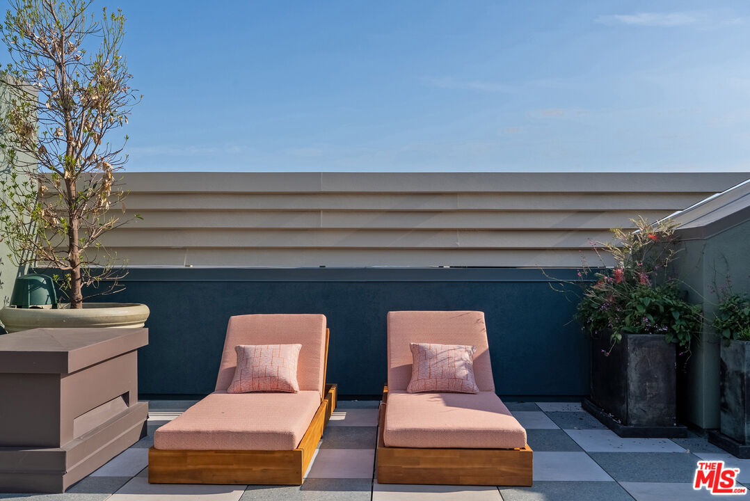 7428 Santa Monica Blvd Unit: 406