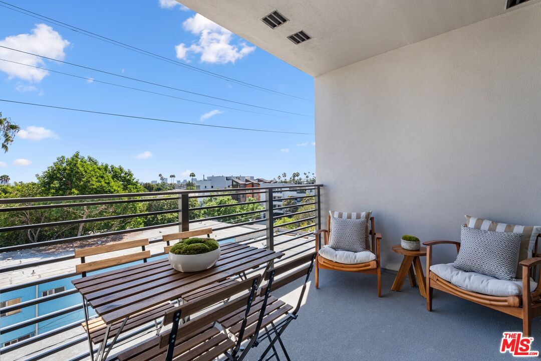 7428 Santa Monica Blvd Unit: 406