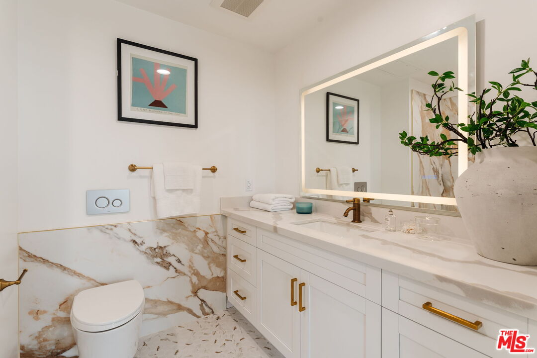 7428 Santa Monica Blvd Unit: 507