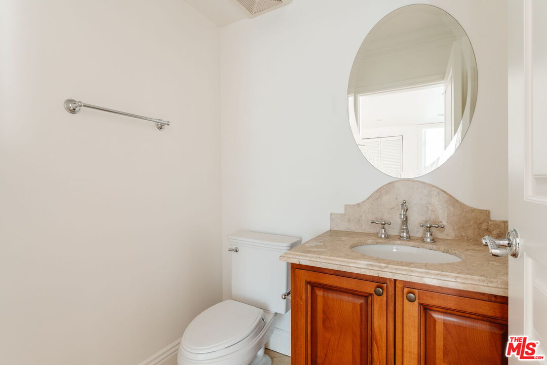 11749 Goshen Ave Unit: 201