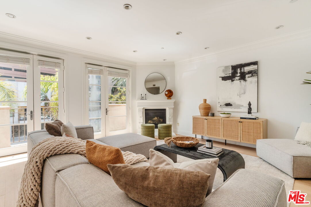 11749 Goshen Ave Unit: 201