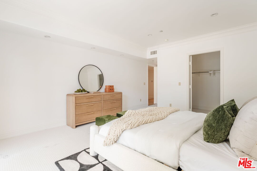 11749 Goshen Ave Unit: 201