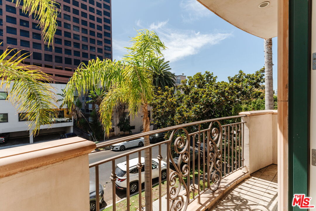 11749 Goshen Ave Unit: 201