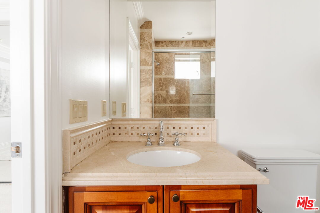11749 Goshen Ave Unit: 201