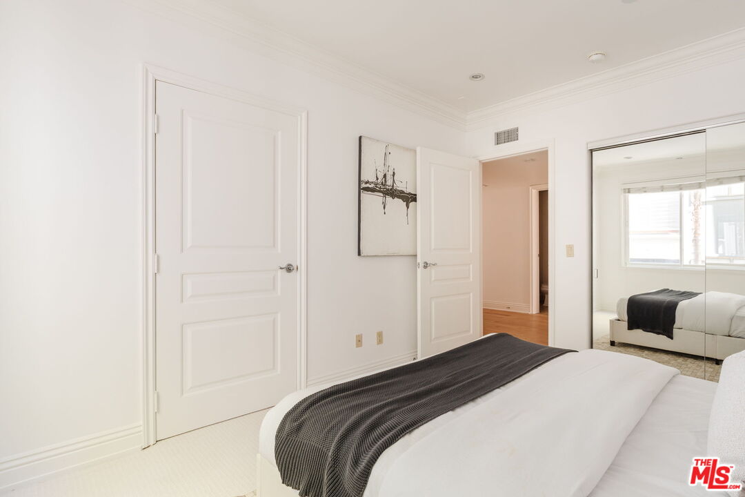 11749 Goshen Ave Unit: 201