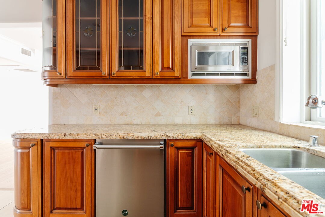 11749 Goshen Ave Unit: 201