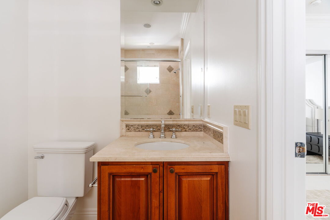11749 Goshen Ave Unit: 201