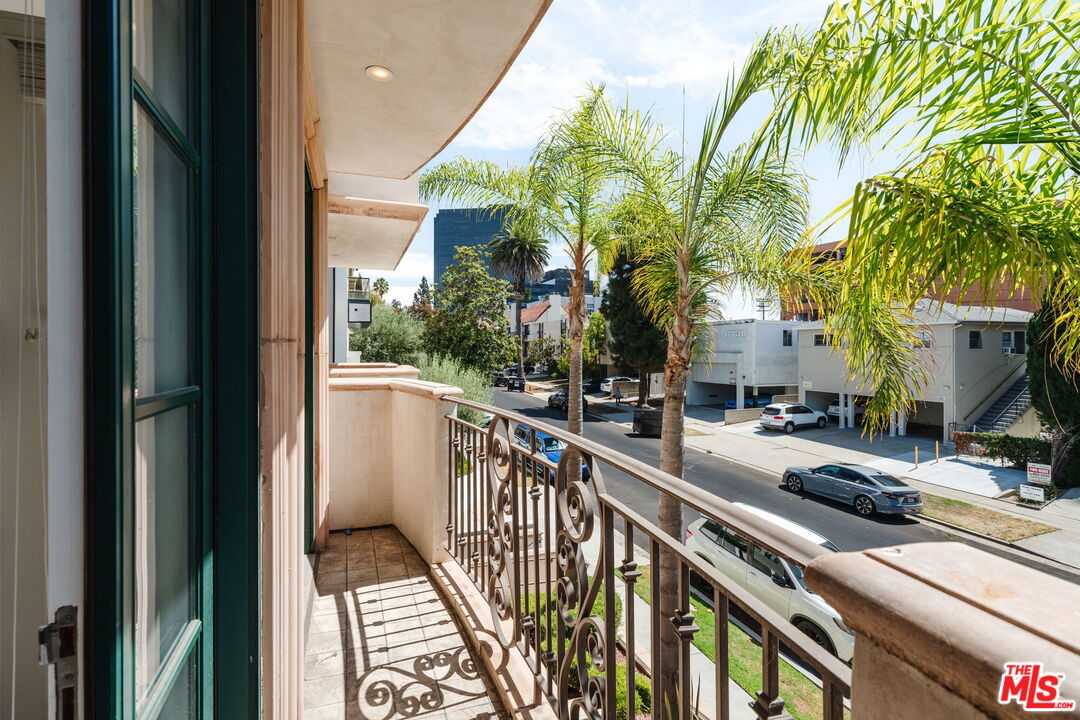 11749 Goshen Ave Unit: 201