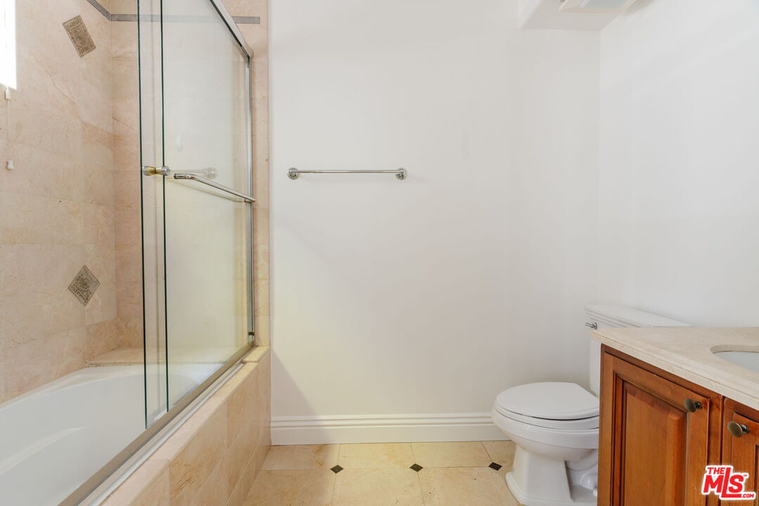 11749 Goshen Ave Unit: 201