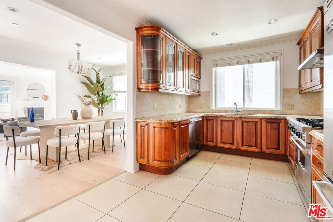 11749 Goshen Ave Unit: 201