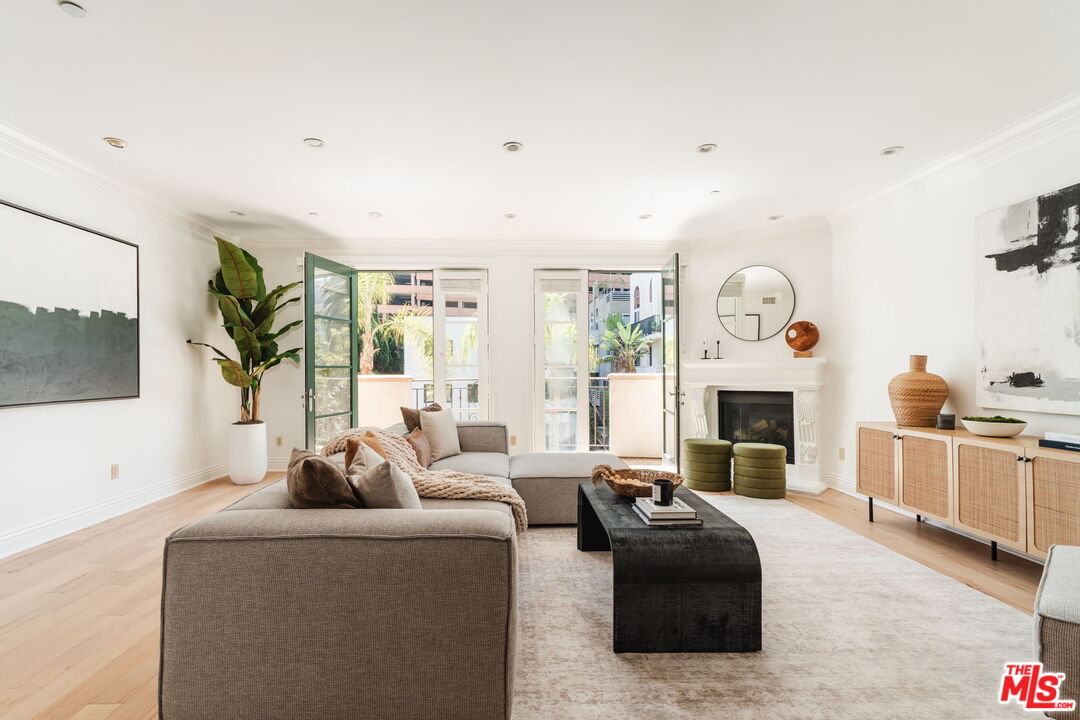 11749 Goshen Ave Unit: 202