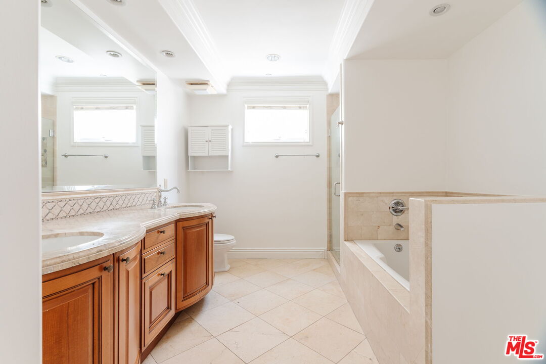 11749 Goshen Ave Unit: 202