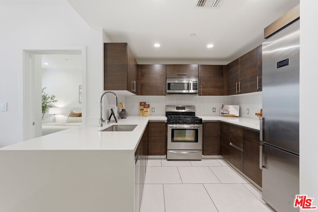 1700 Sawtelle Blvd Unit: 219