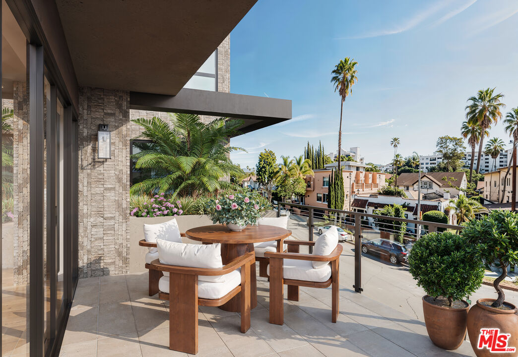 1245 N Formosa Ave Unit: A