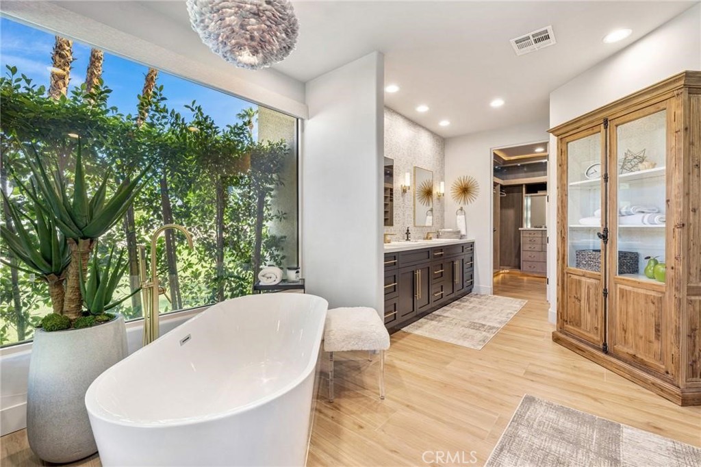 77240 Black Mountain Trail