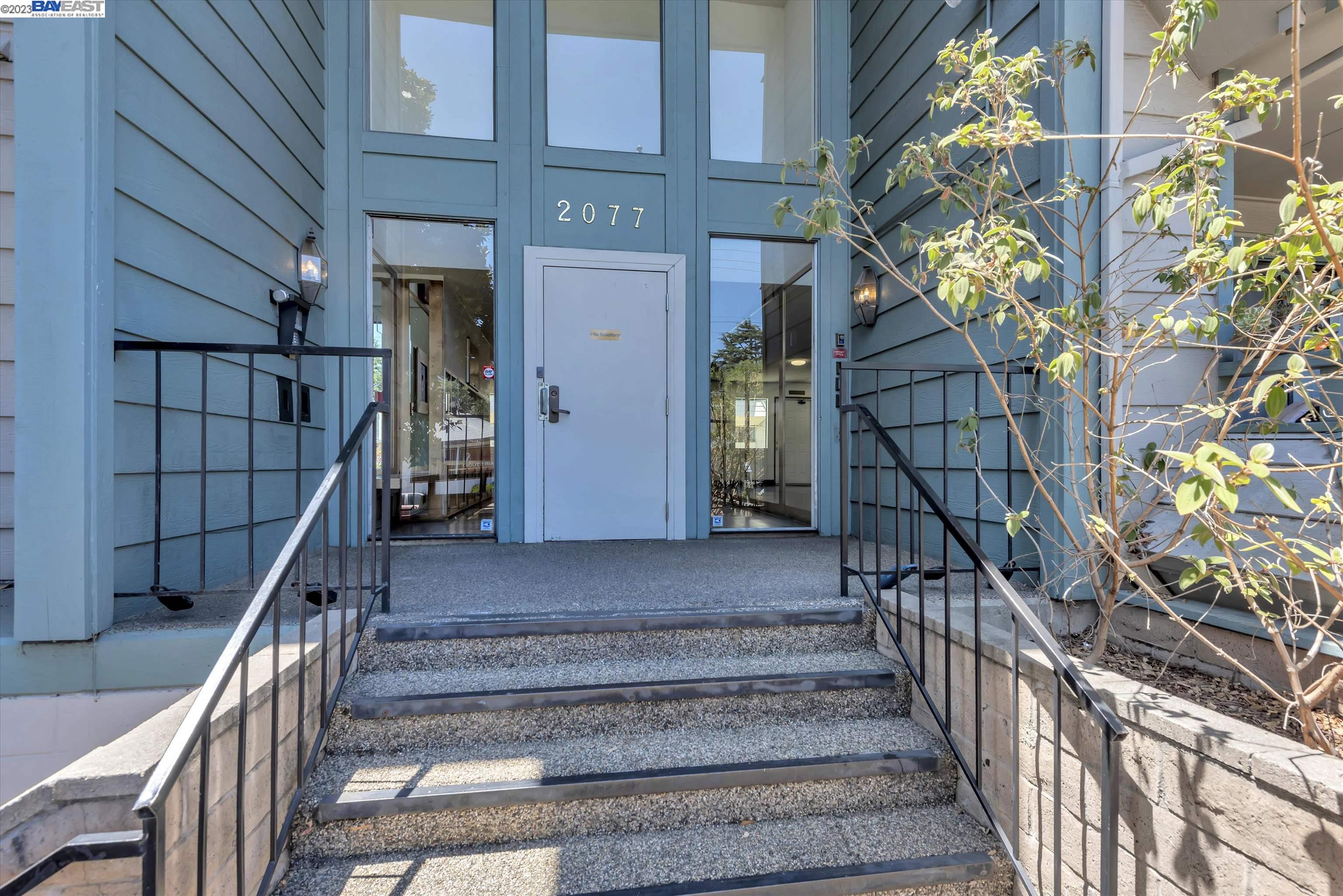 2077 Washington Ave # 302