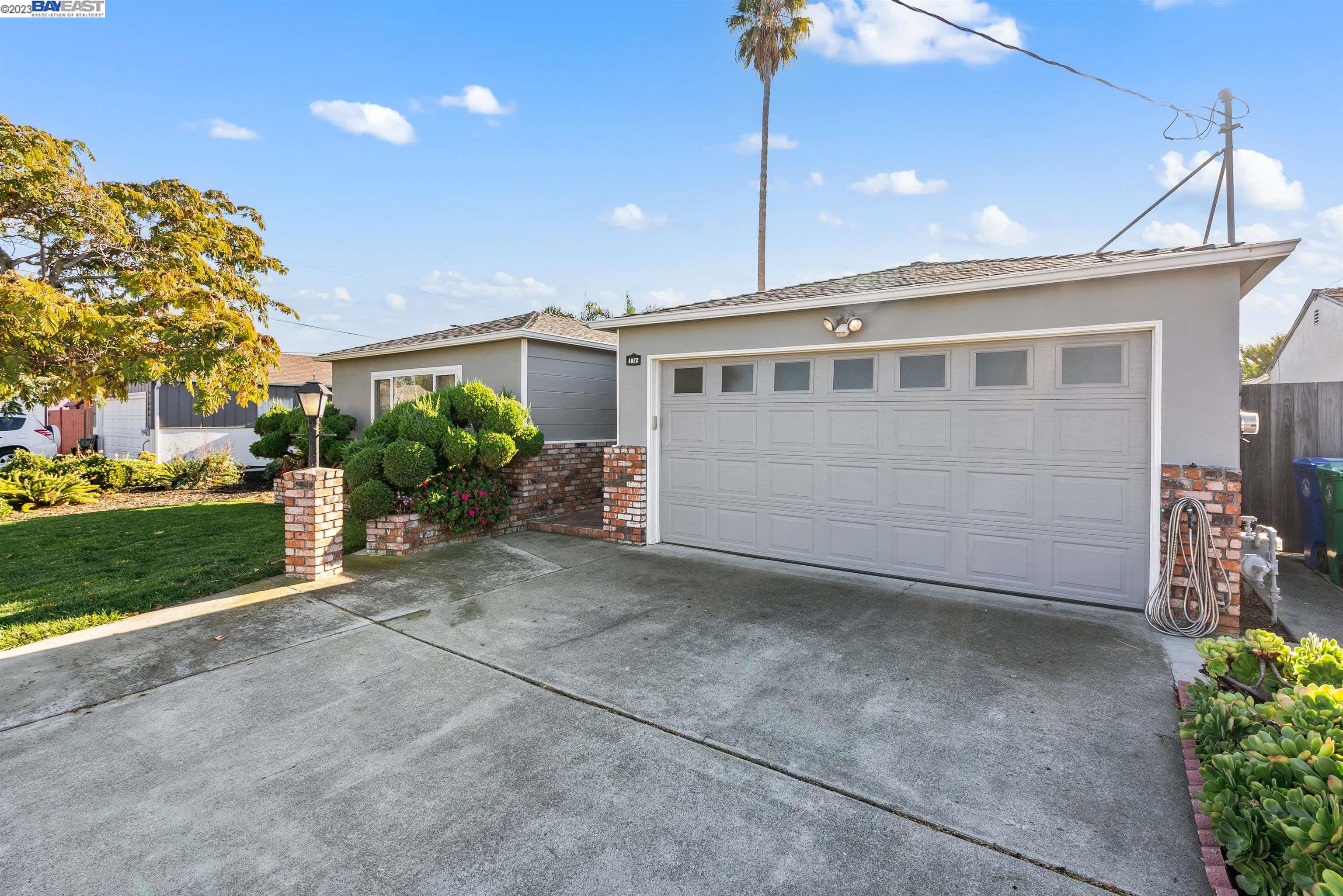 1822 Via Rancho