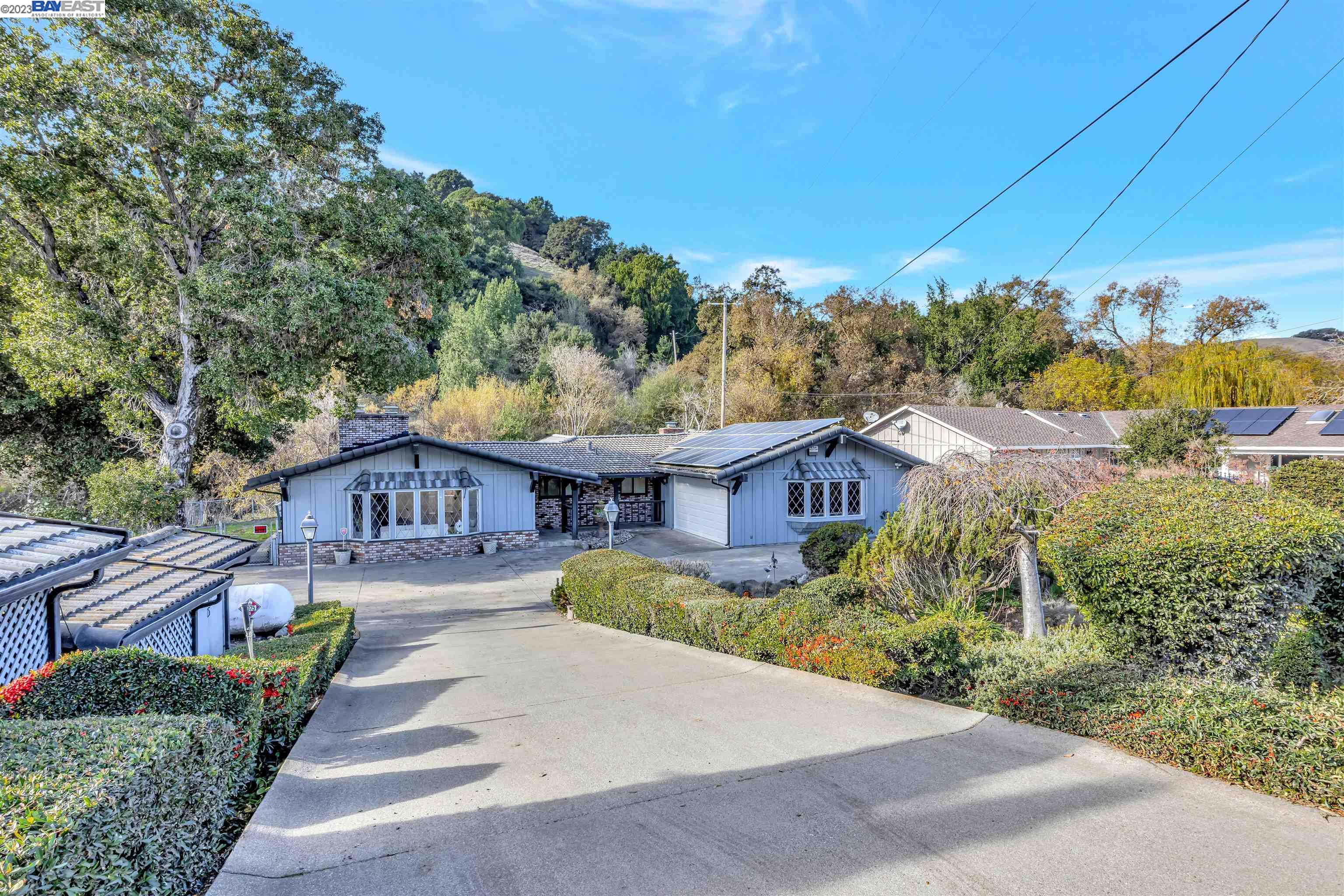 8160 Crow Canyon Rd
