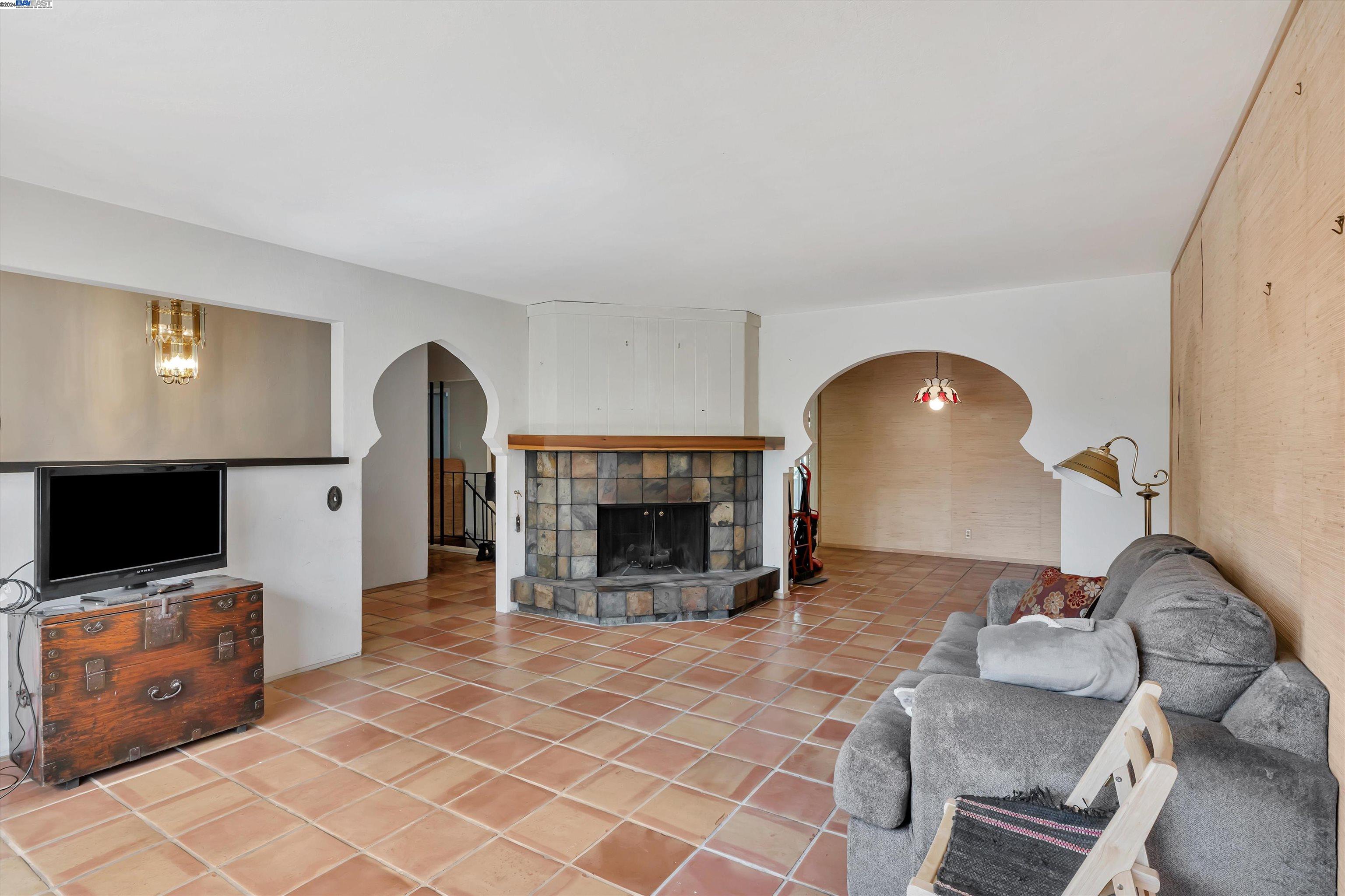 5308 Camino Alta Mira