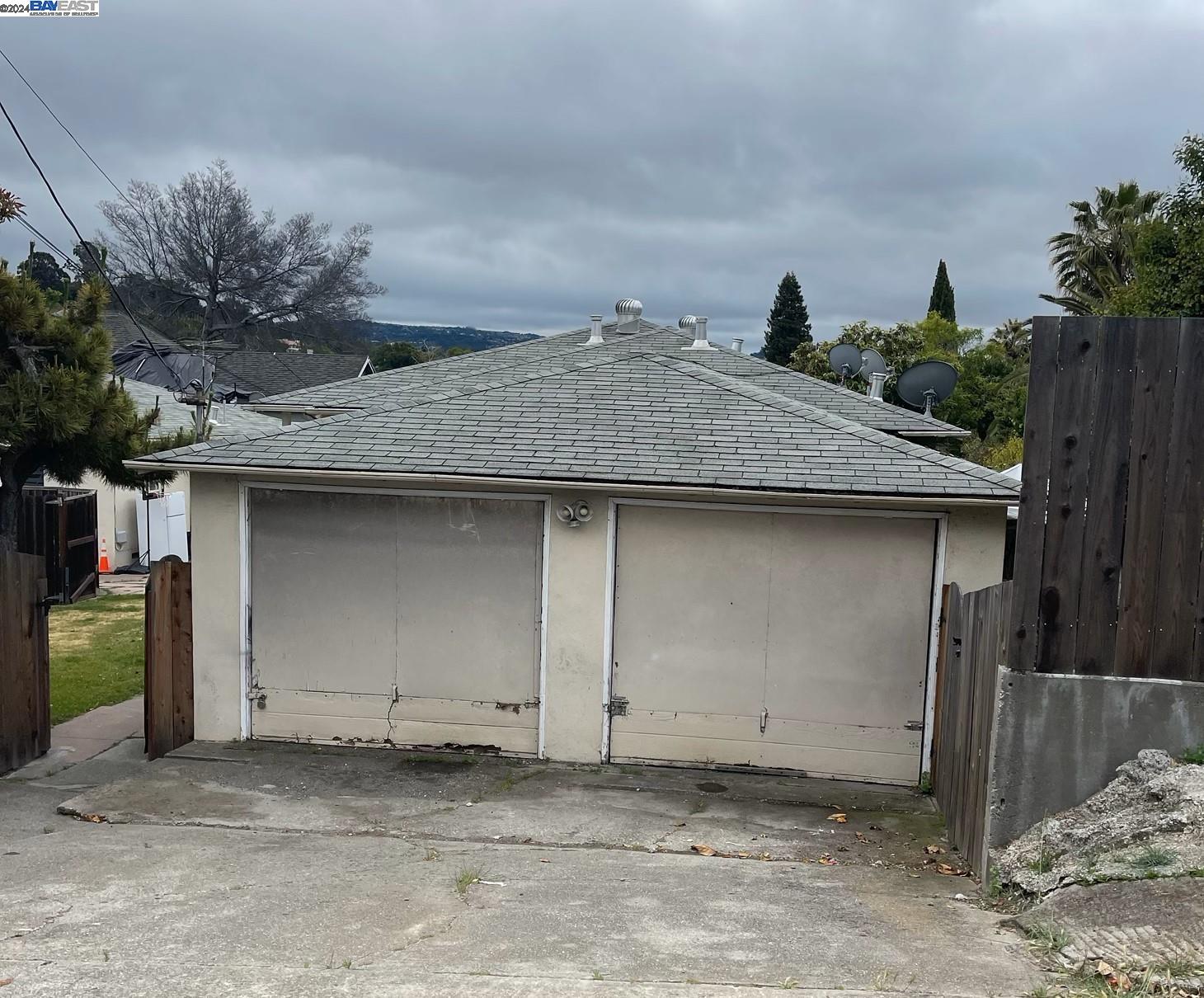 1257 Apple Ave