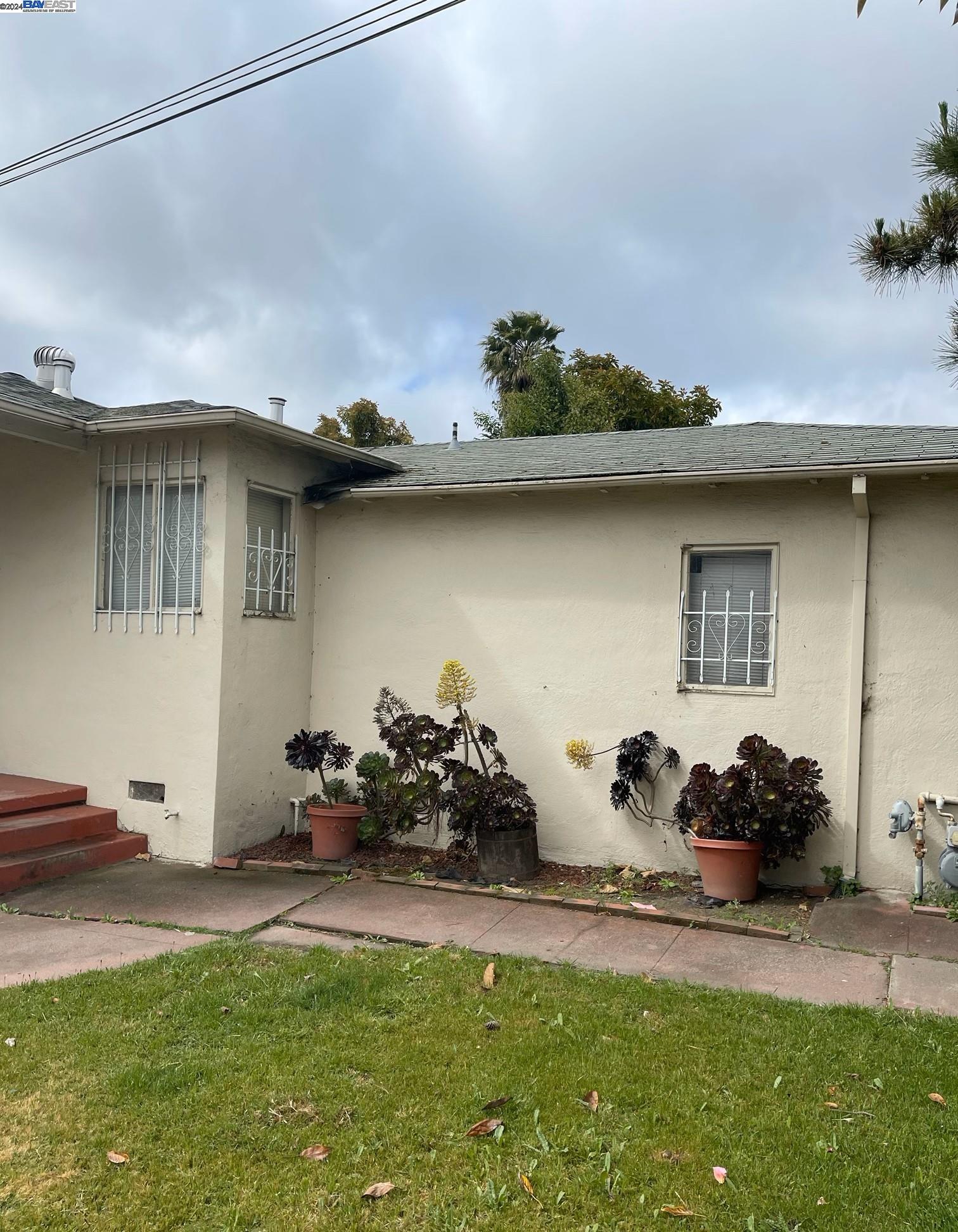 1257 Apple Ave