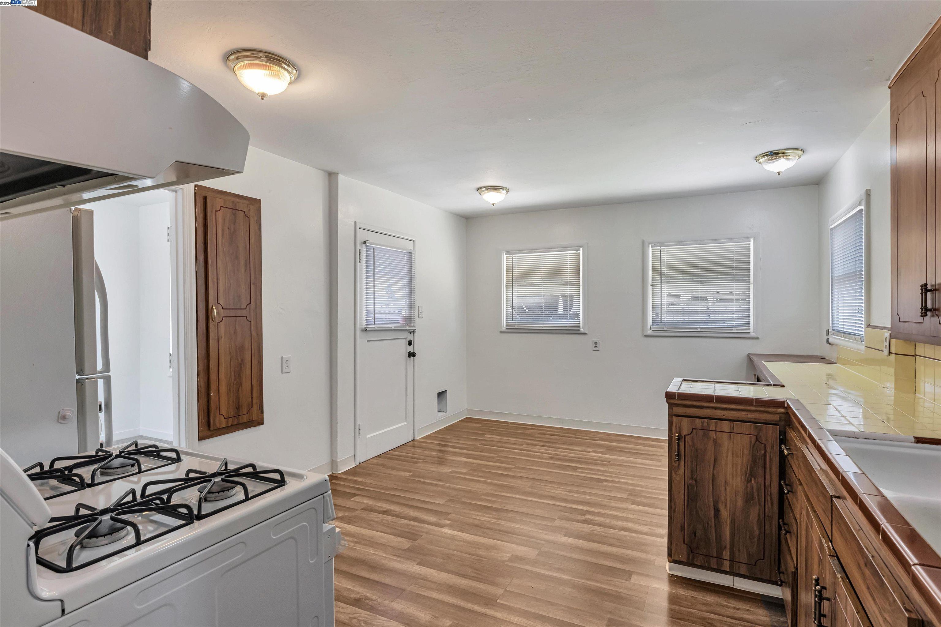 14885 Farnsworth