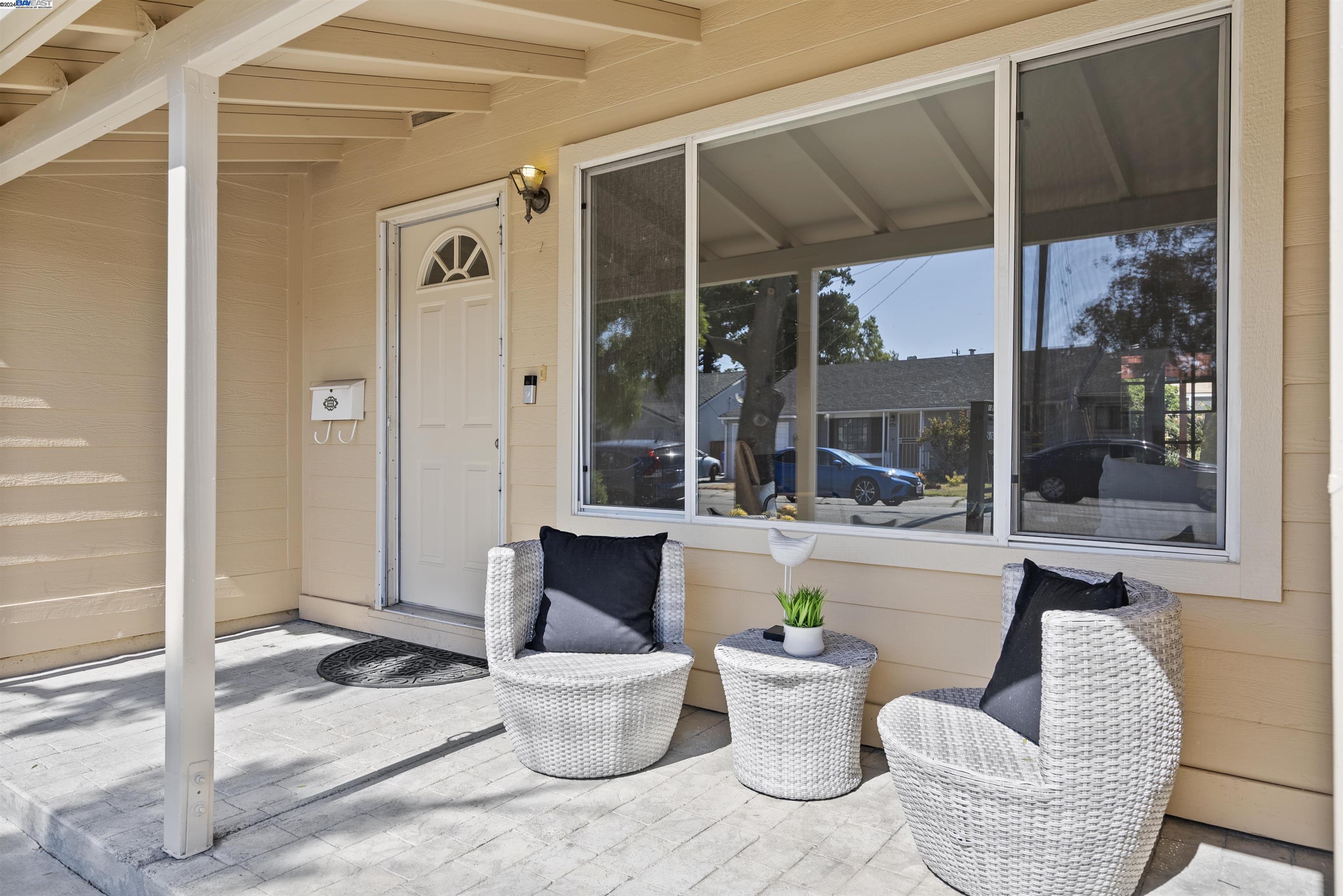 17282 Via La Jolla