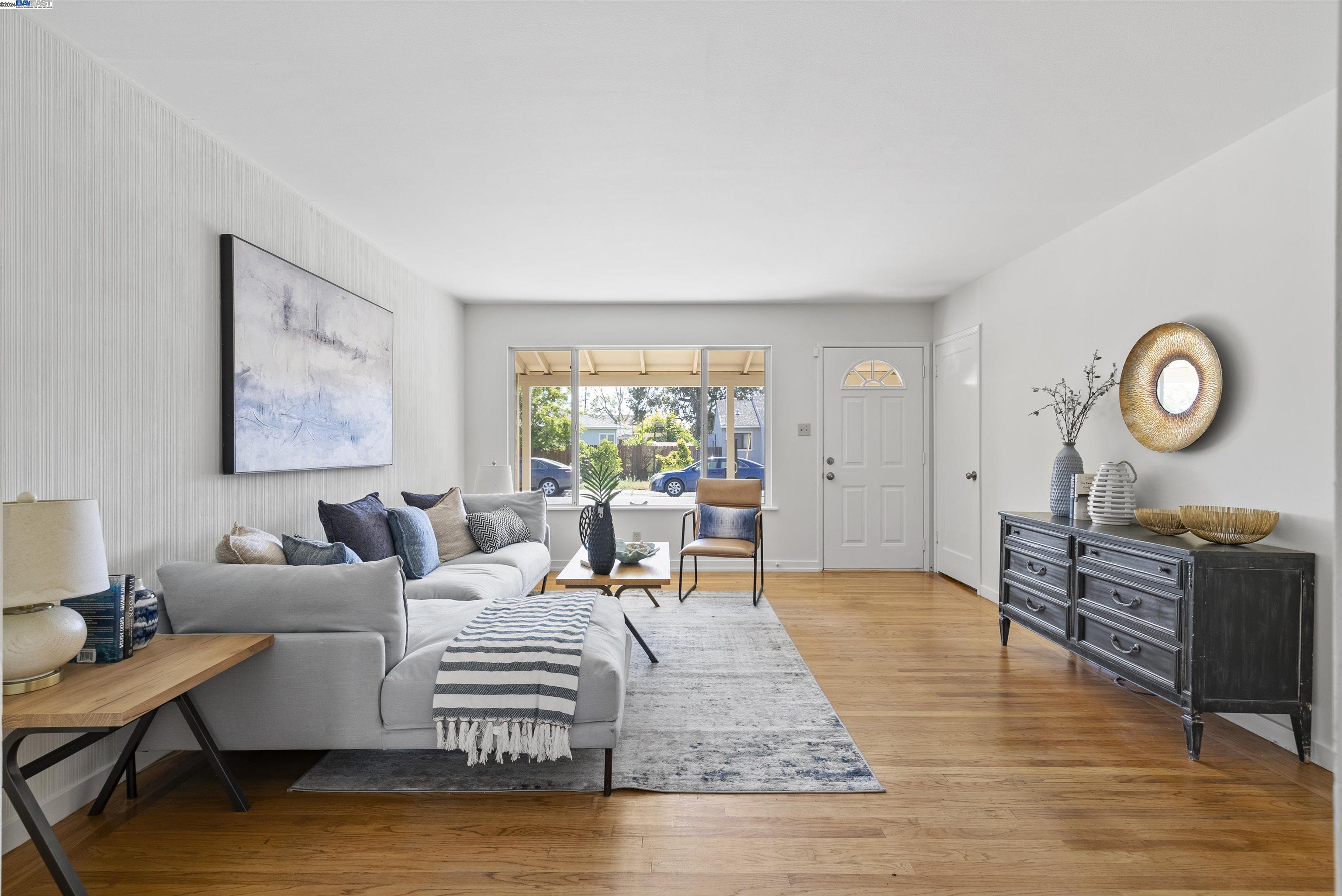 17282 Via La Jolla
