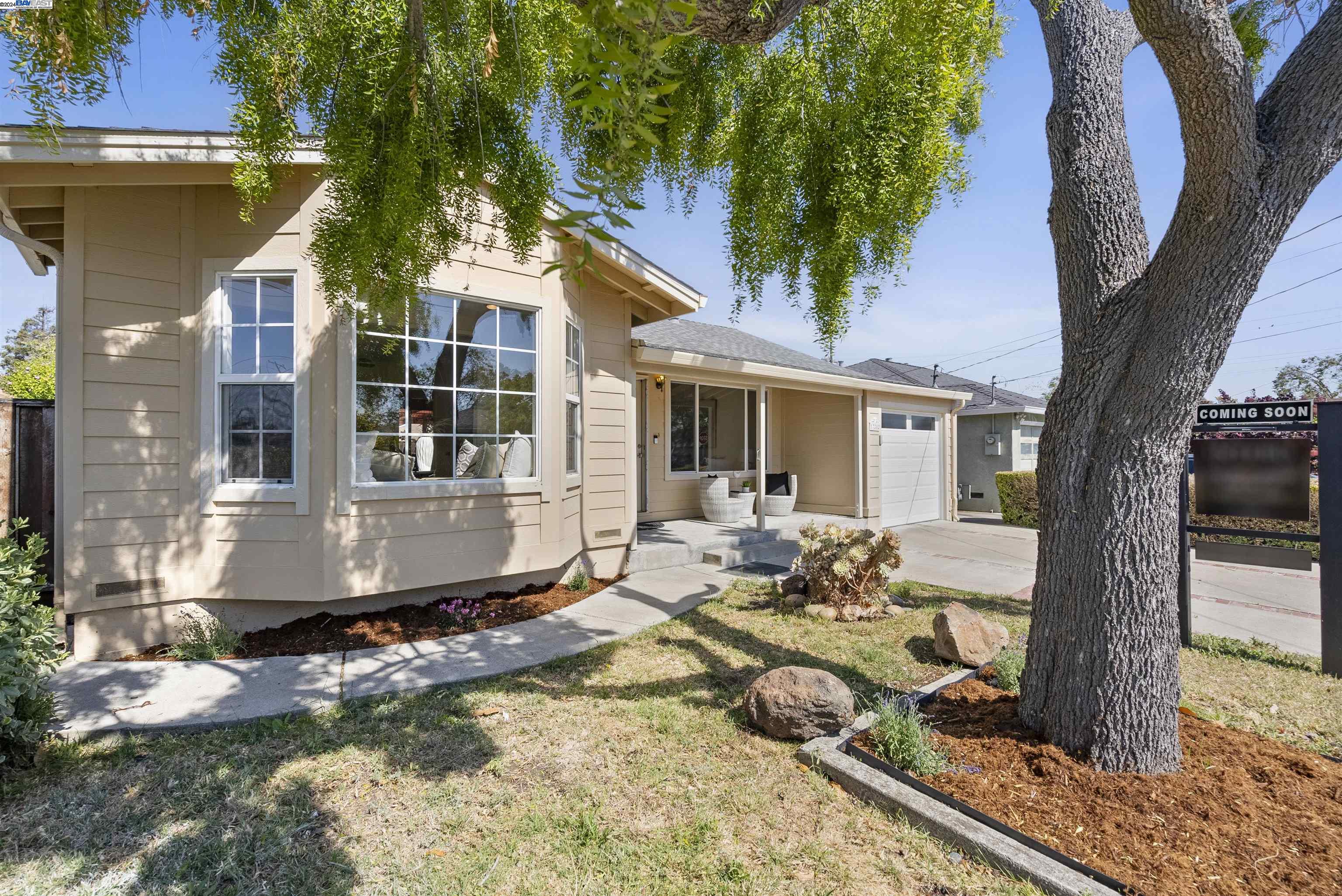 17282 Via La Jolla