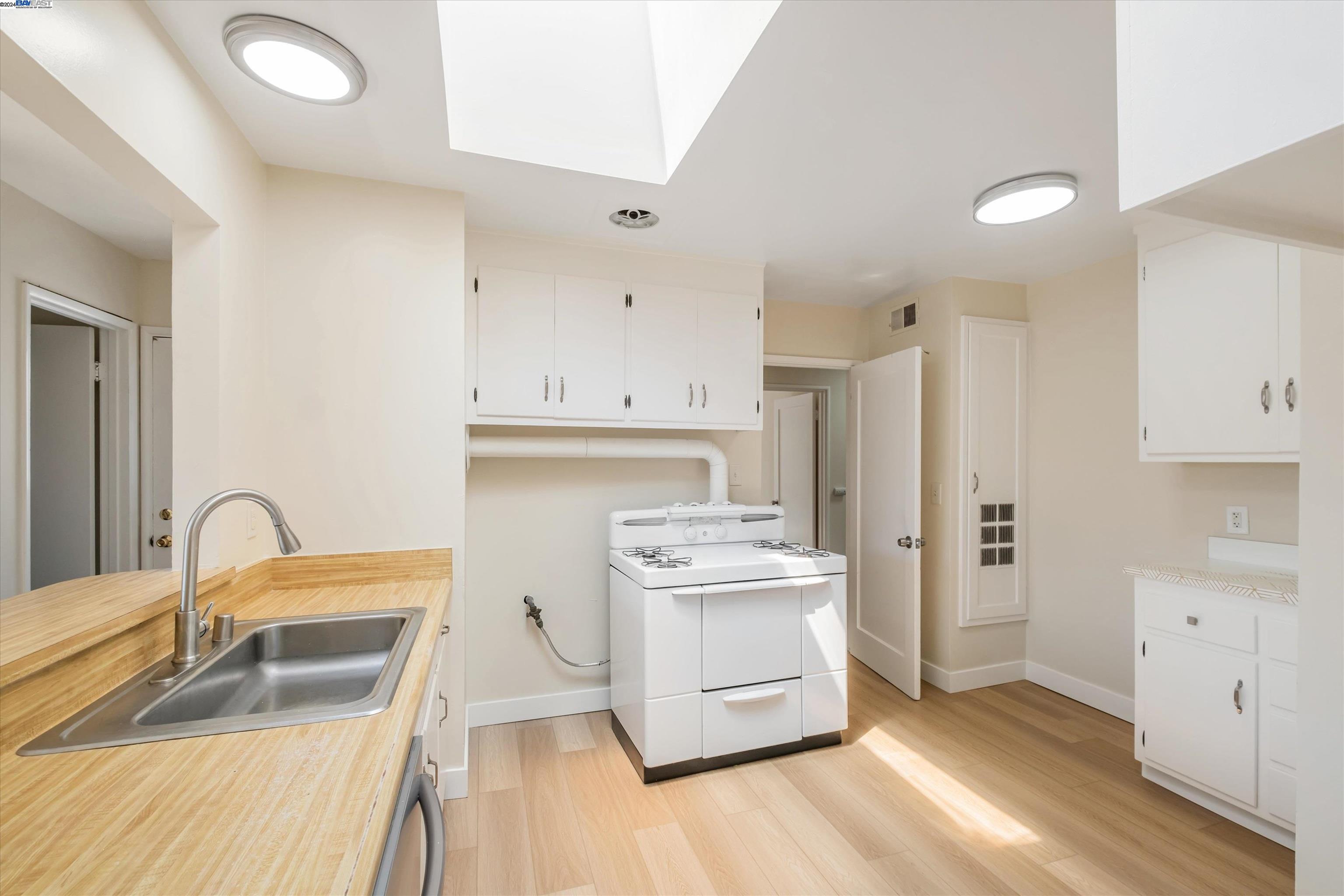 4284 David St