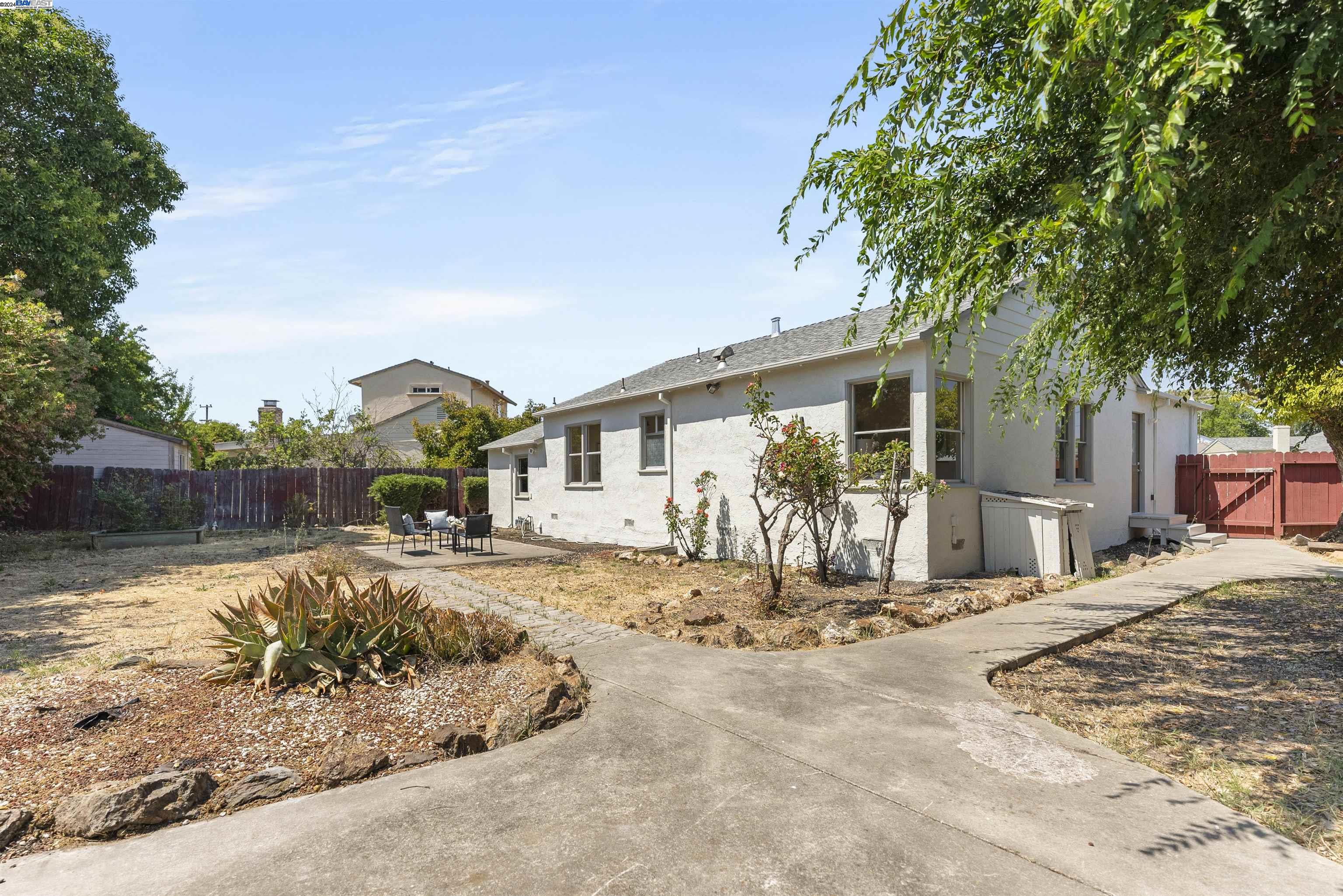 15127 Chapel Ct