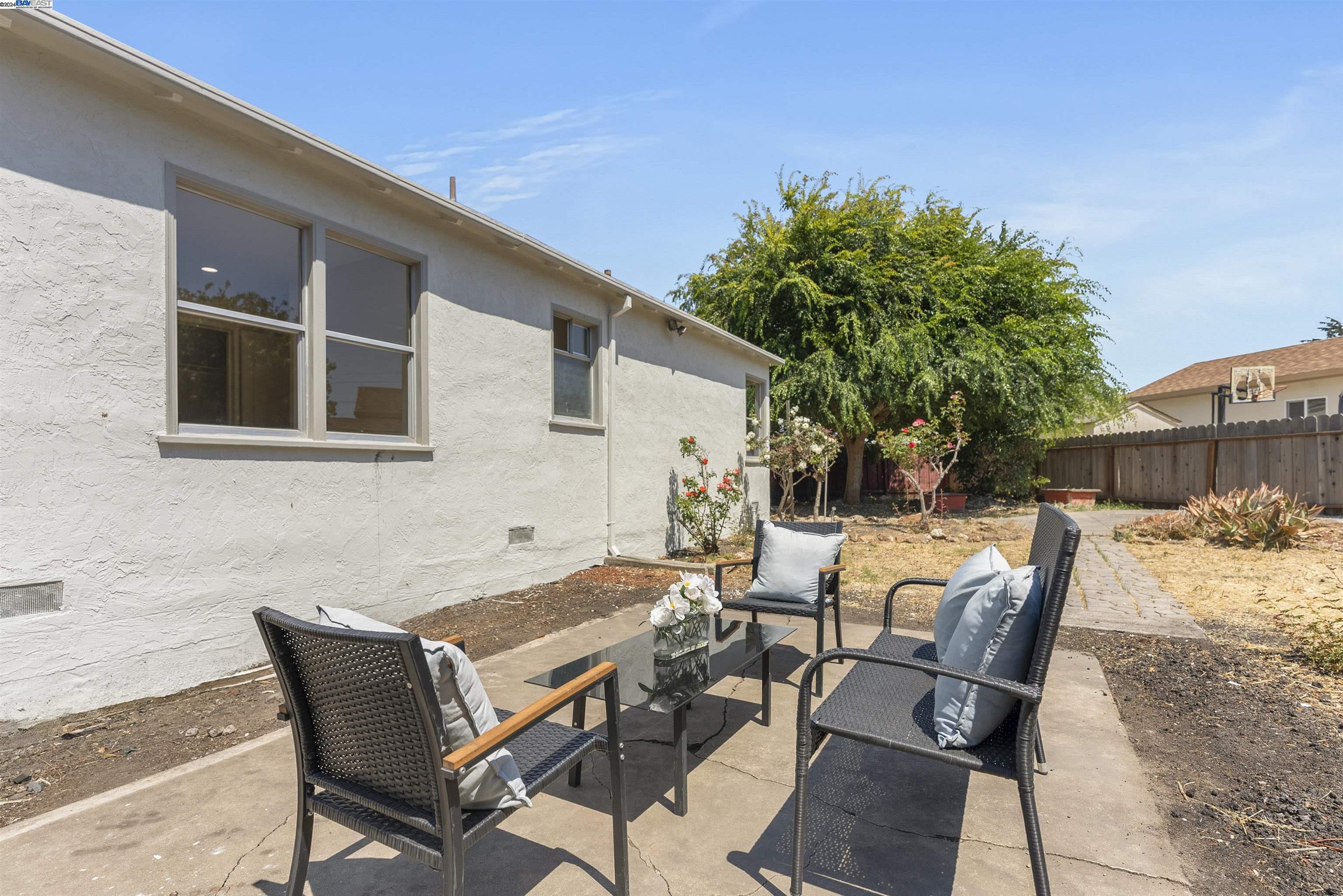 15127 Chapel Ct