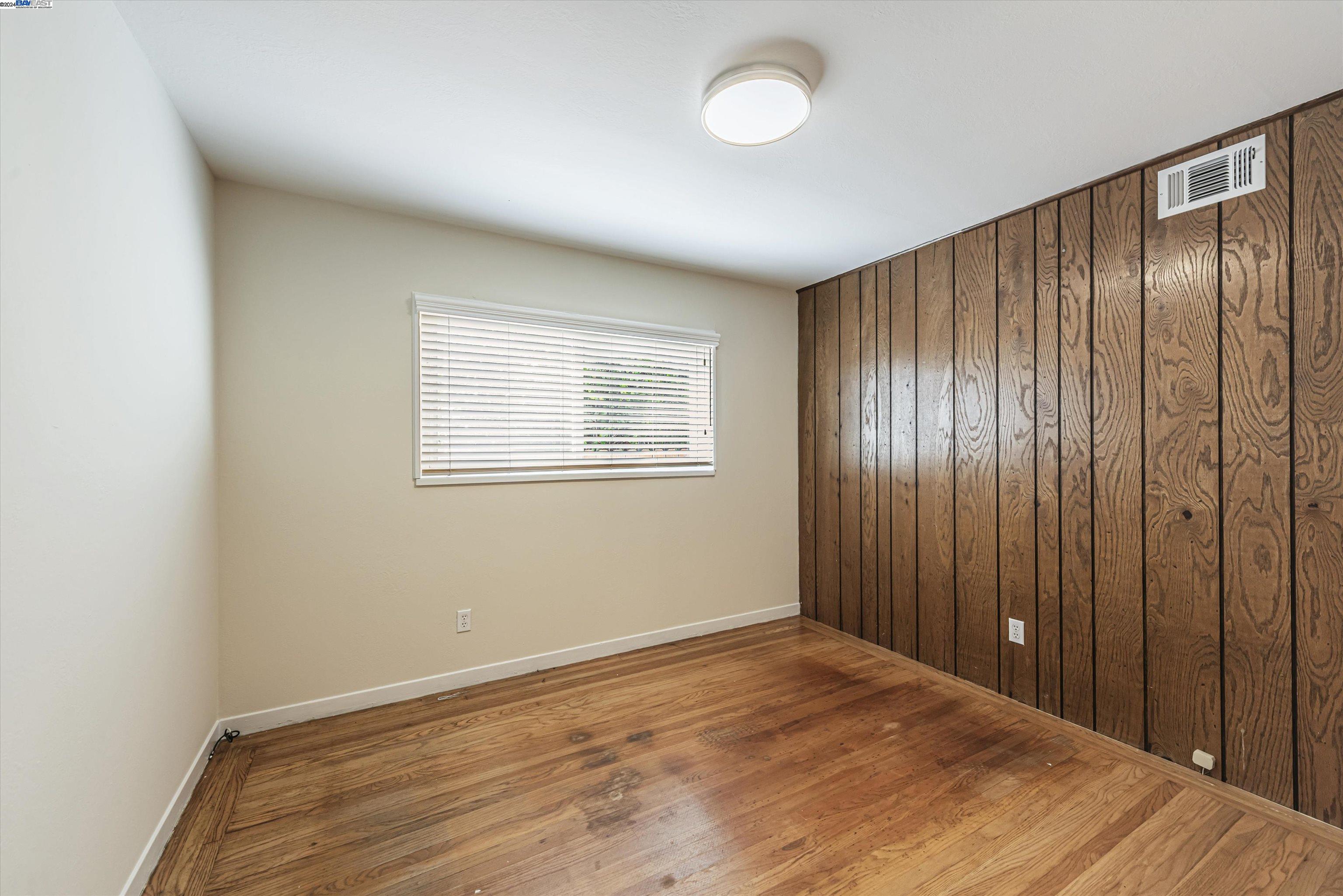 910 Emerald Ave