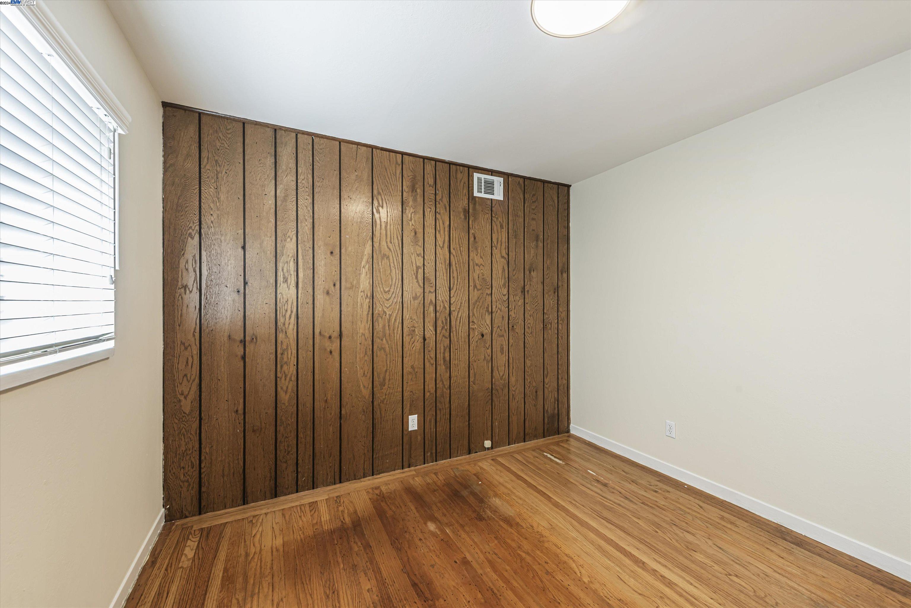 910 Emerald Ave