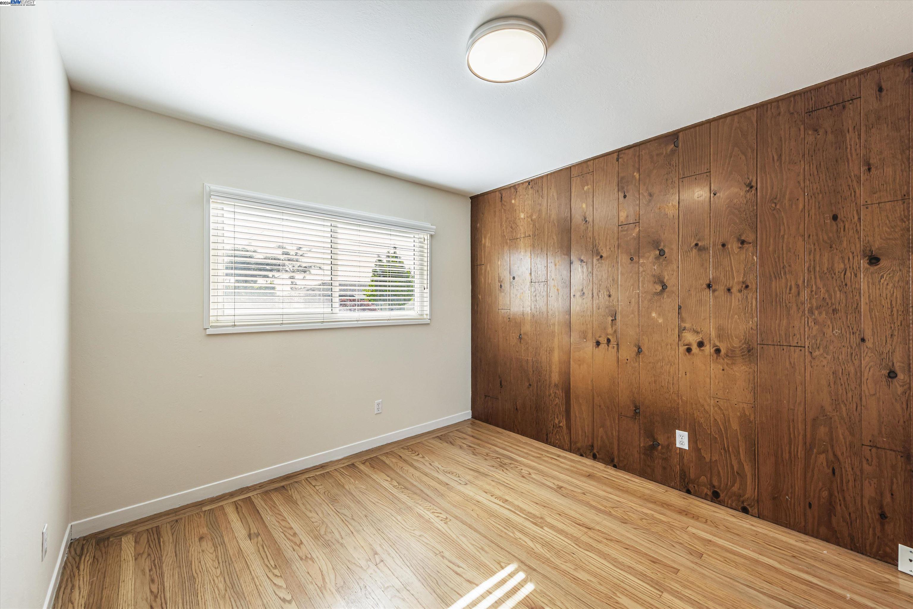 910 Emerald Ave