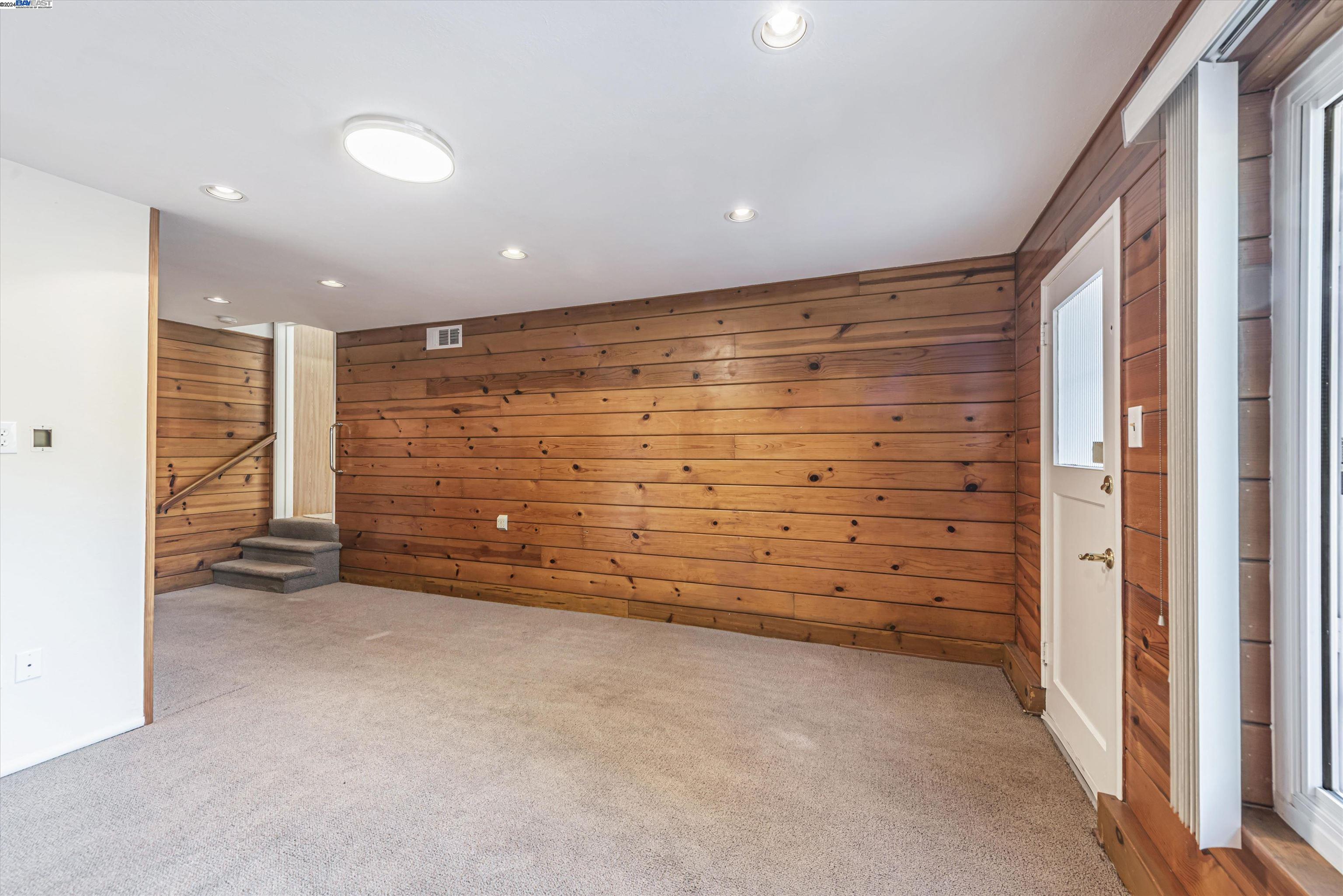 910 Emerald Ave