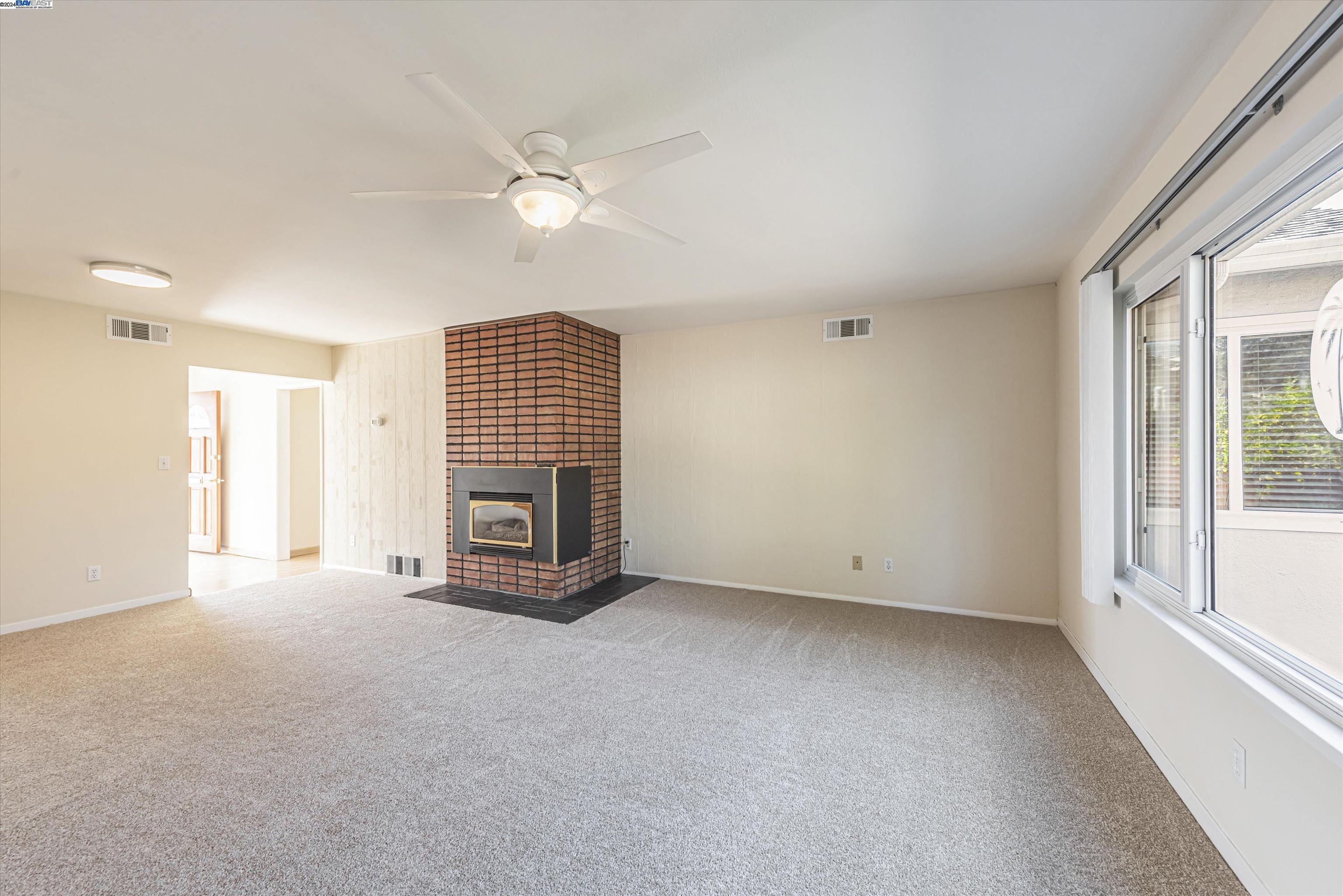 910 Emerald Ave