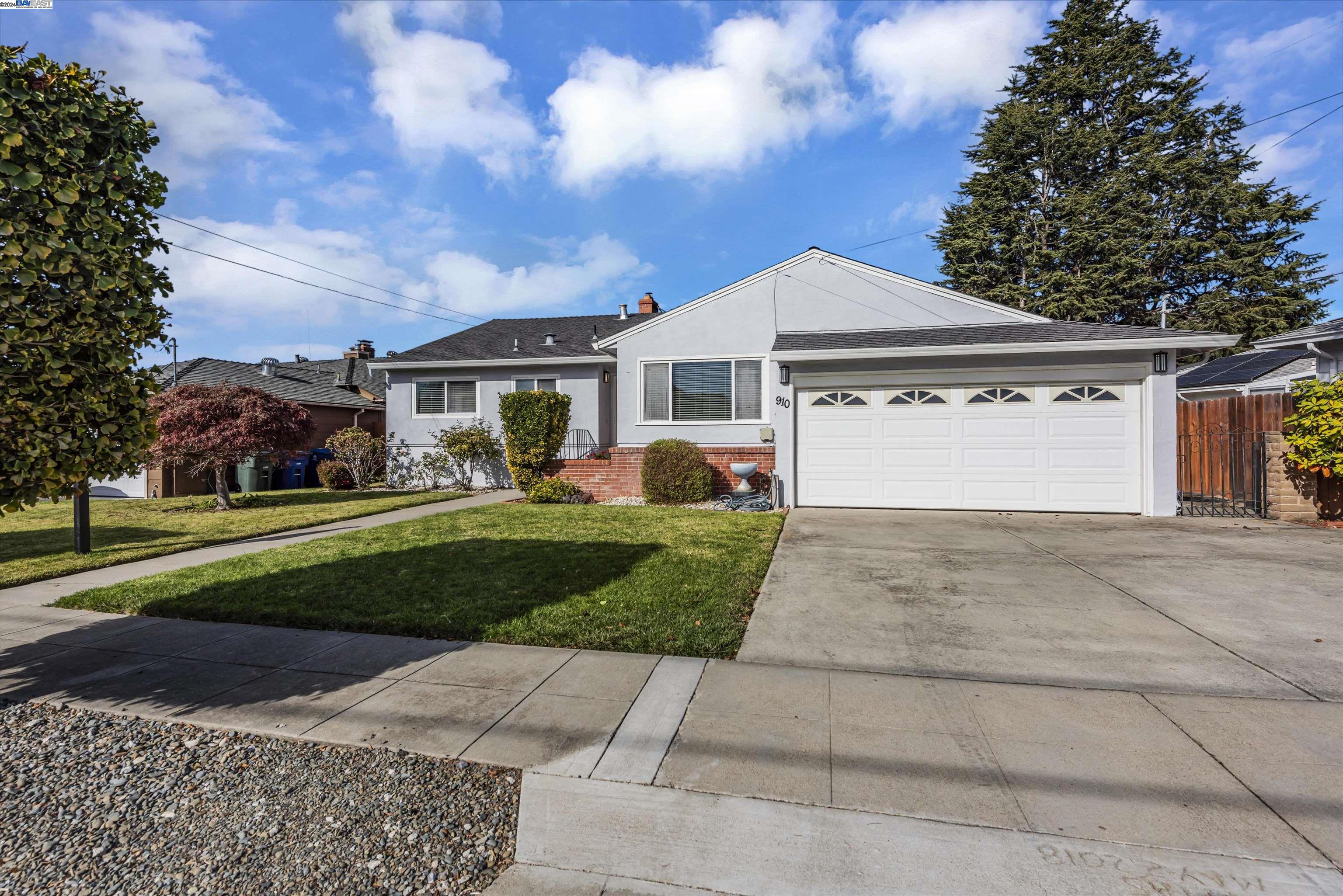 910 Emerald Ave