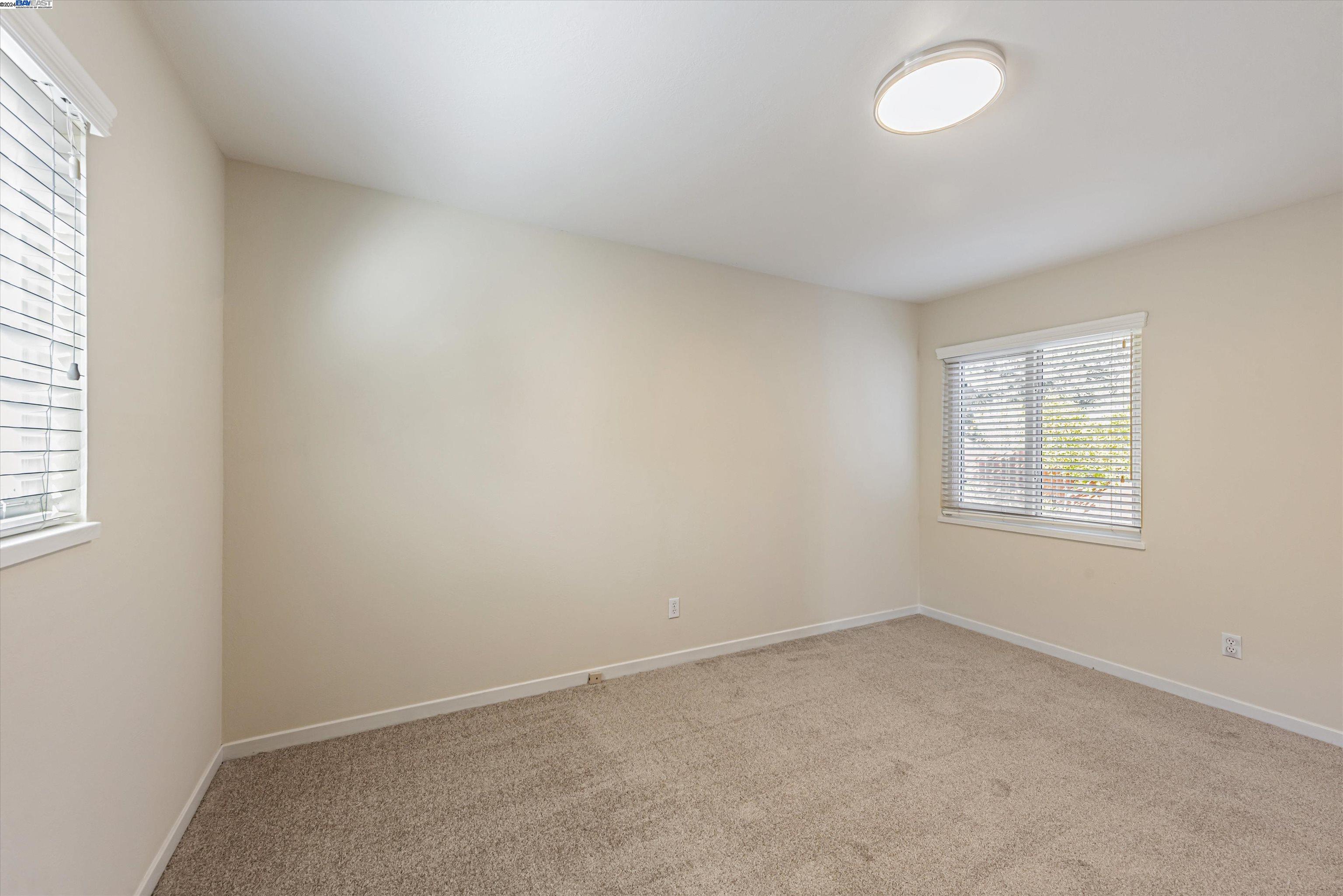 910 Emerald Ave