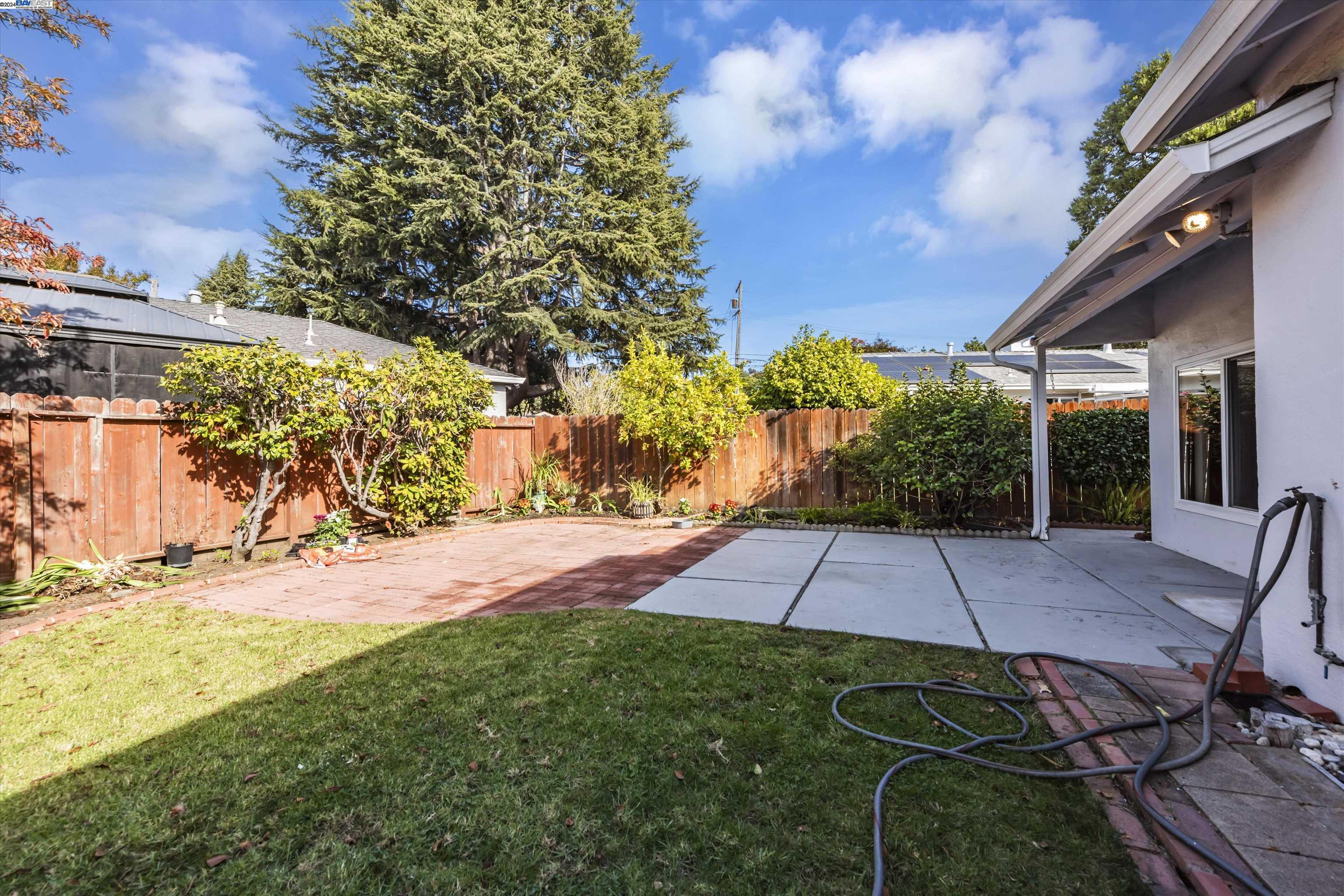 910 Emerald Ave