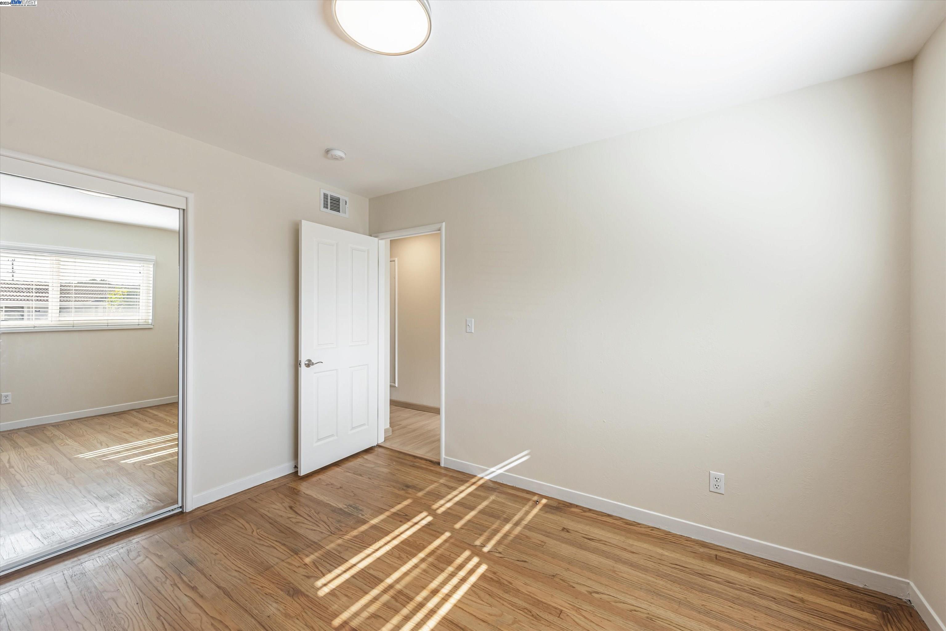 910 Emerald Ave