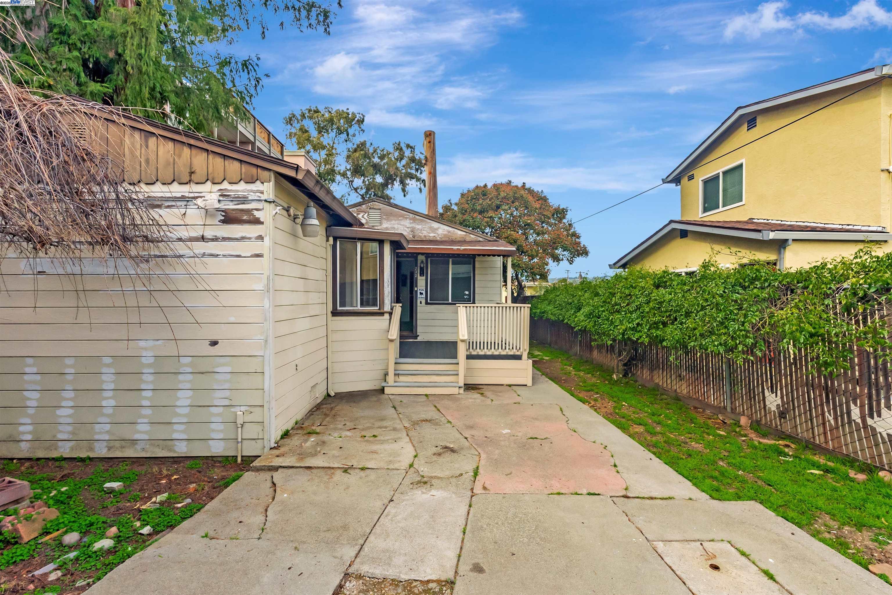 232 Chumalia St