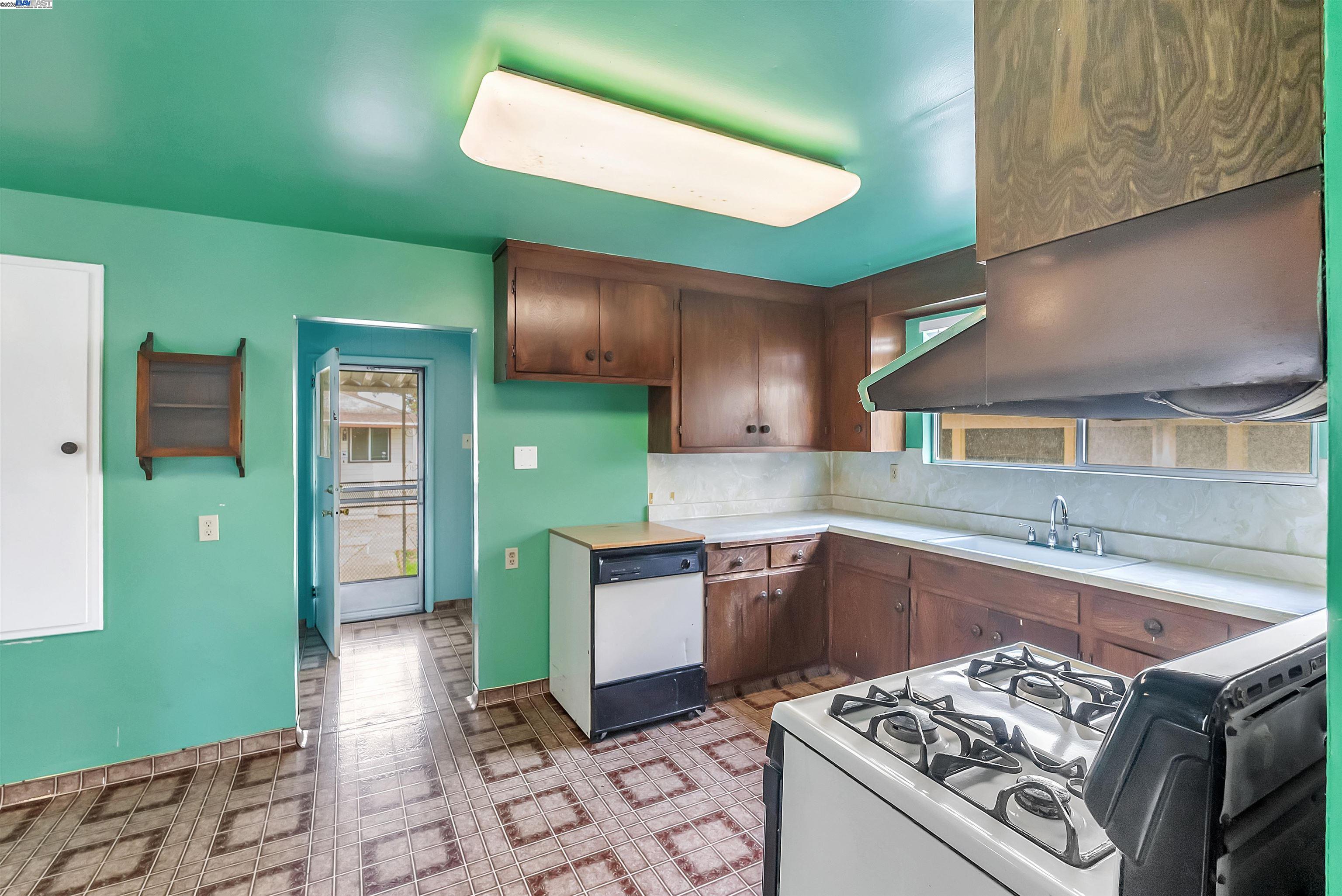 232 Chumalia St