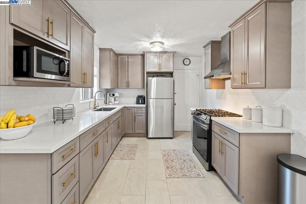 21953 Ada St