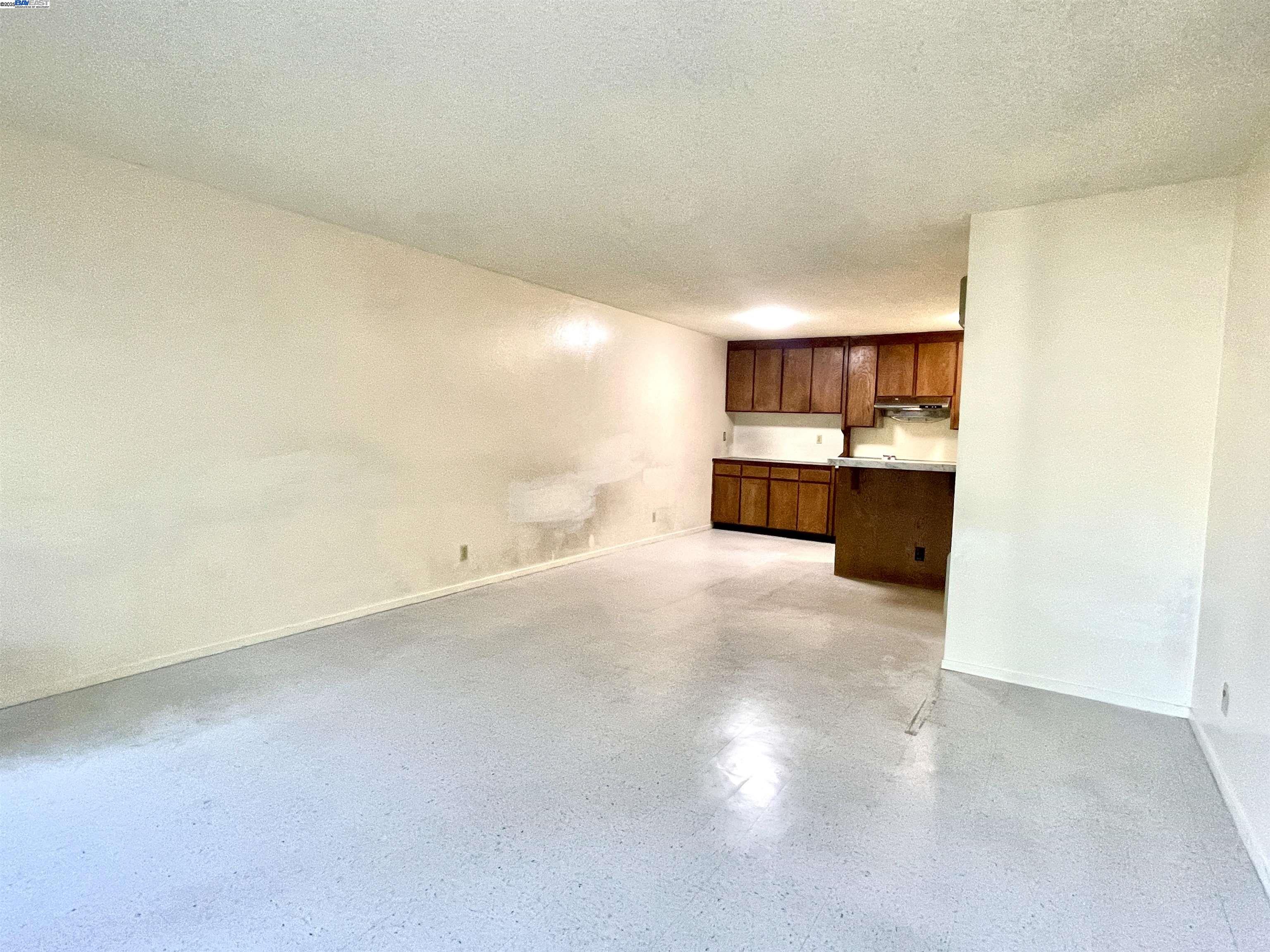 965 Shorepoint Ct #200