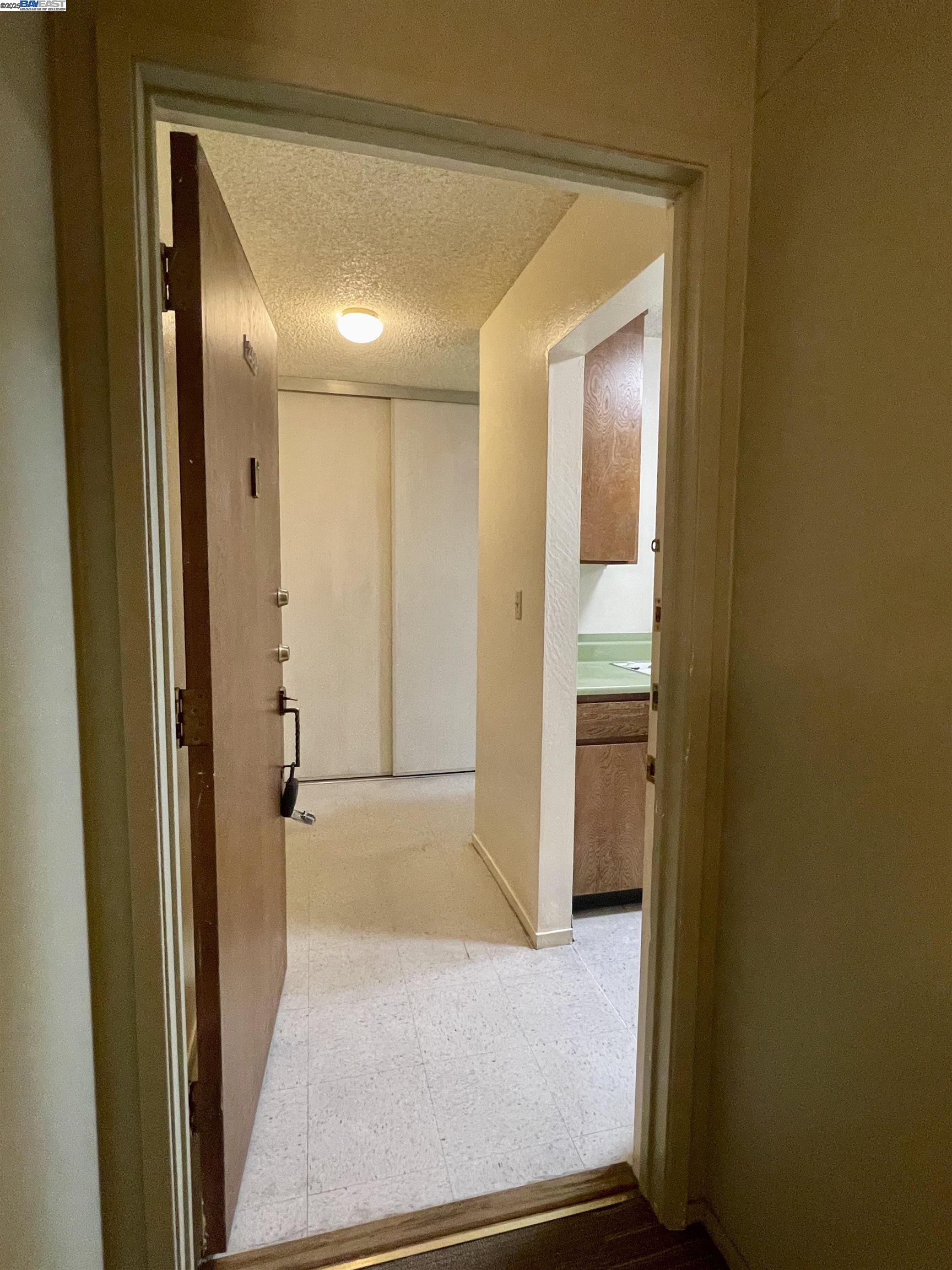 965 Shorepoint Ct #200