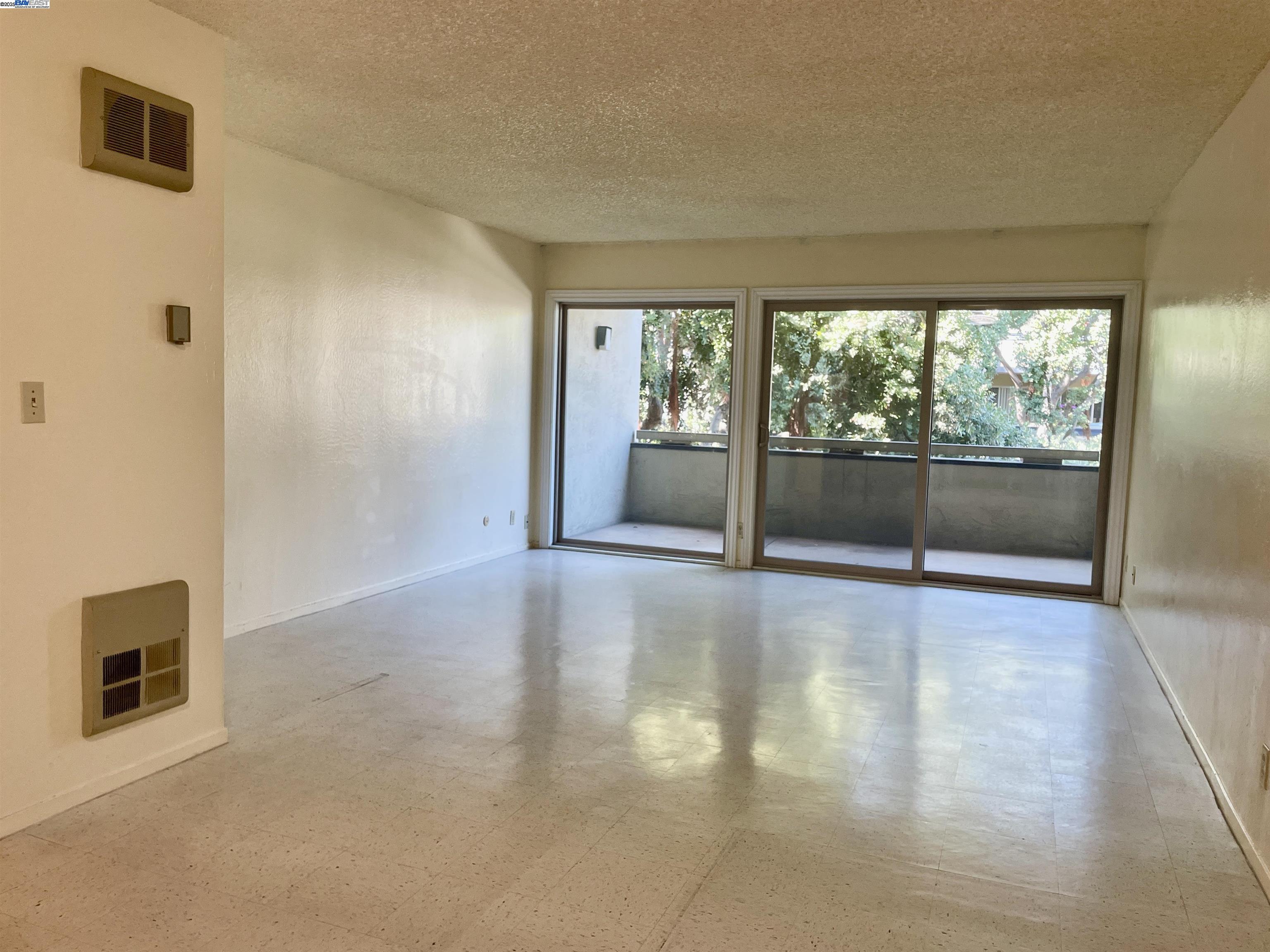 965 Shorepoint Ct #200