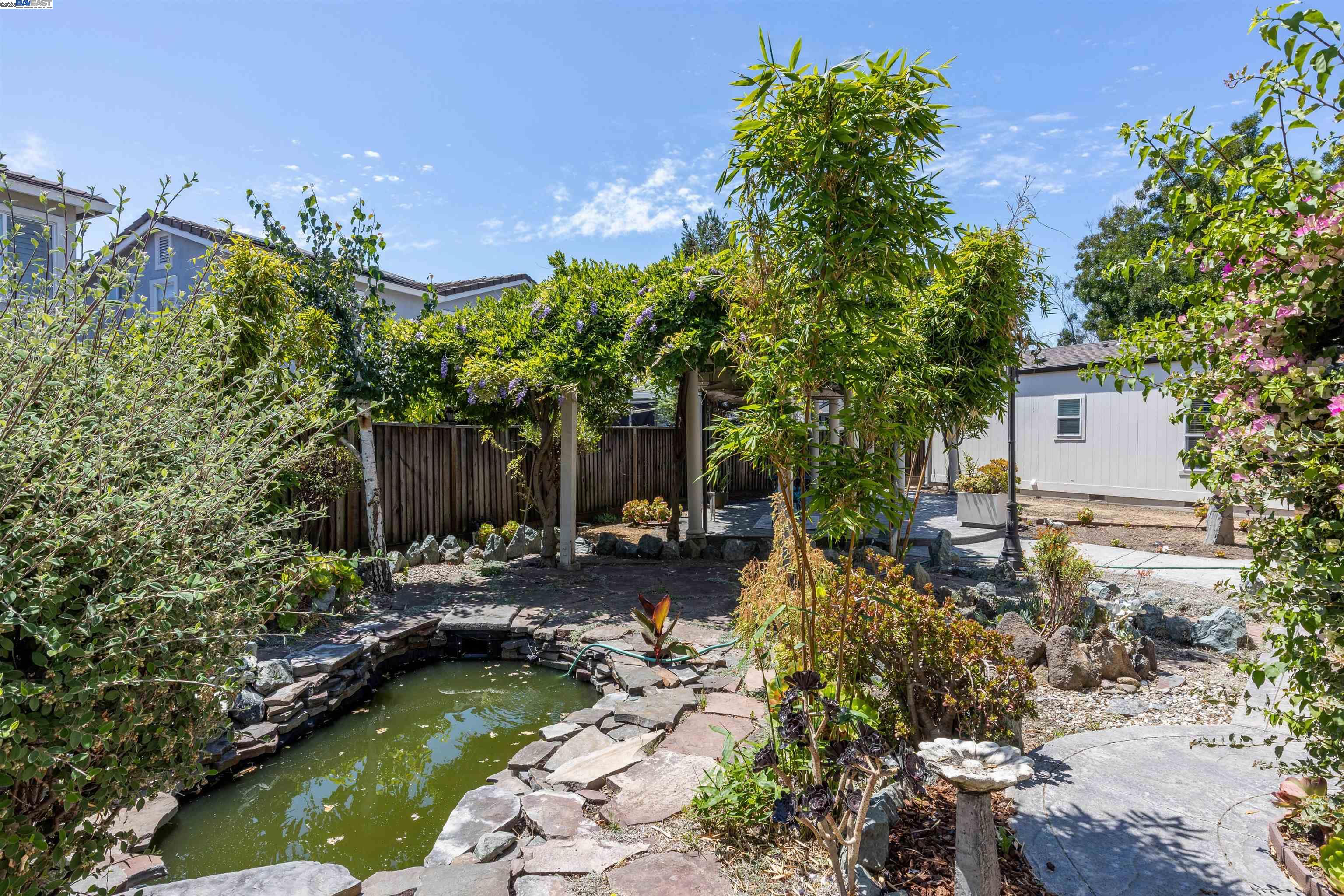 552 Stonehaven Ct