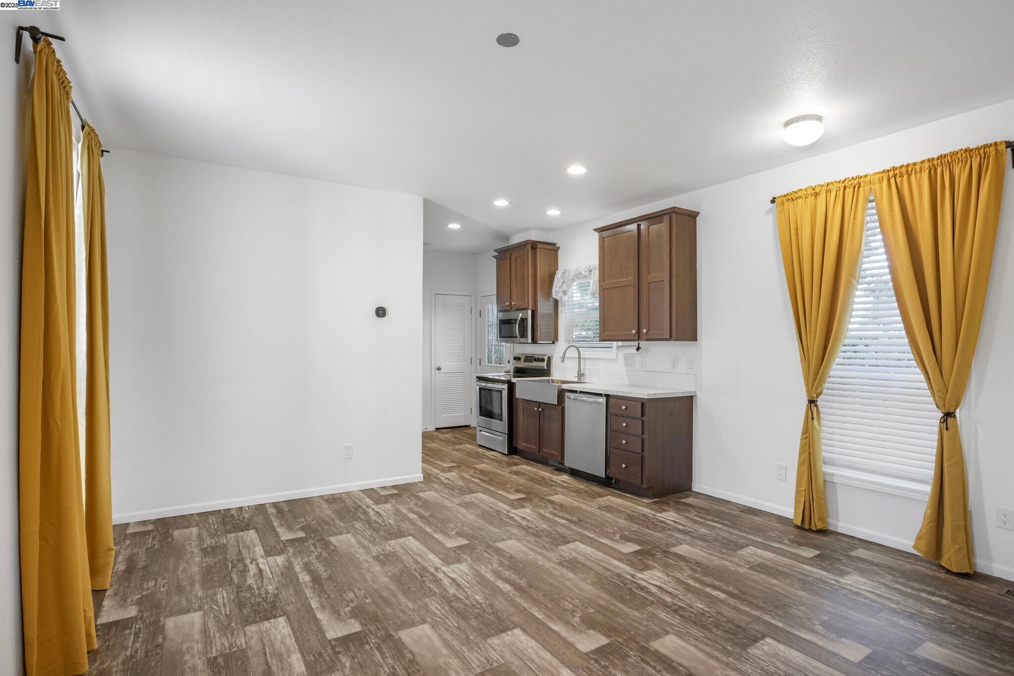 552 Stonehaven Ct